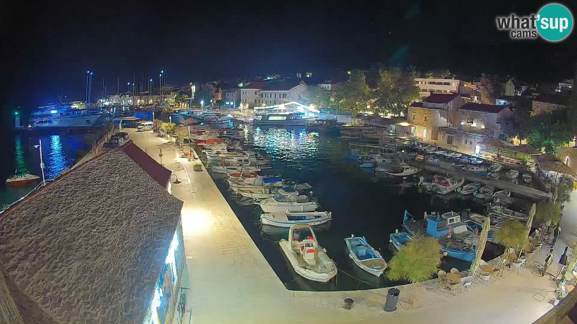 Webcam porto di Bol – Vista live sulla Riva e Marina