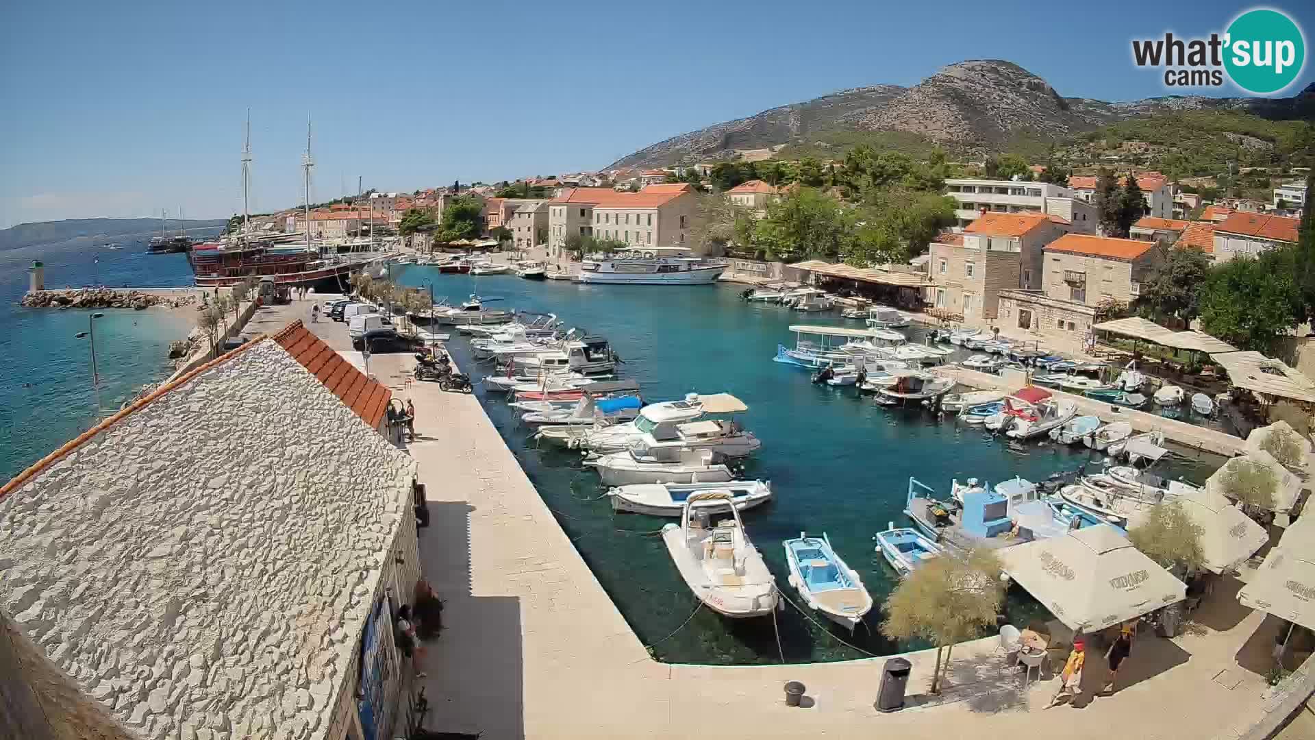 Webcam porto di Bol – Vista live sulla Riva e Marina