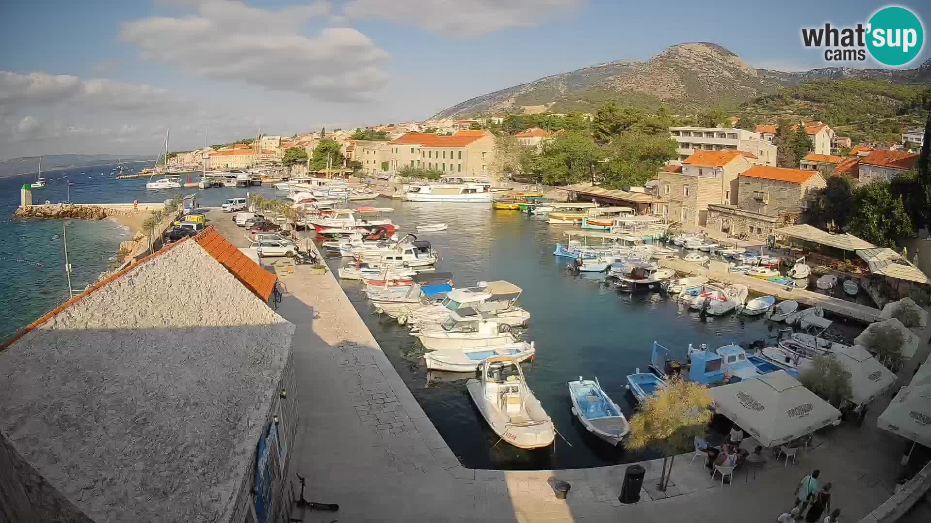 Webcam porto di Bol – Vista live sulla Riva e Marina