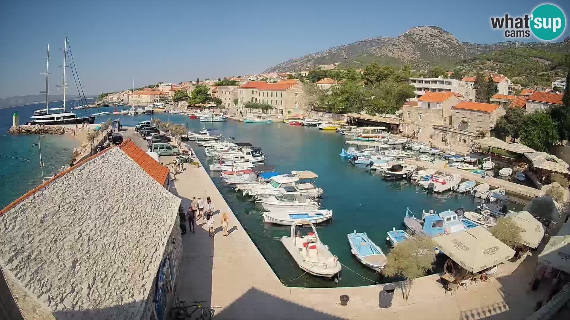 Webcam Bol Hafen – Liveblick auf Bol Riva & Marina
