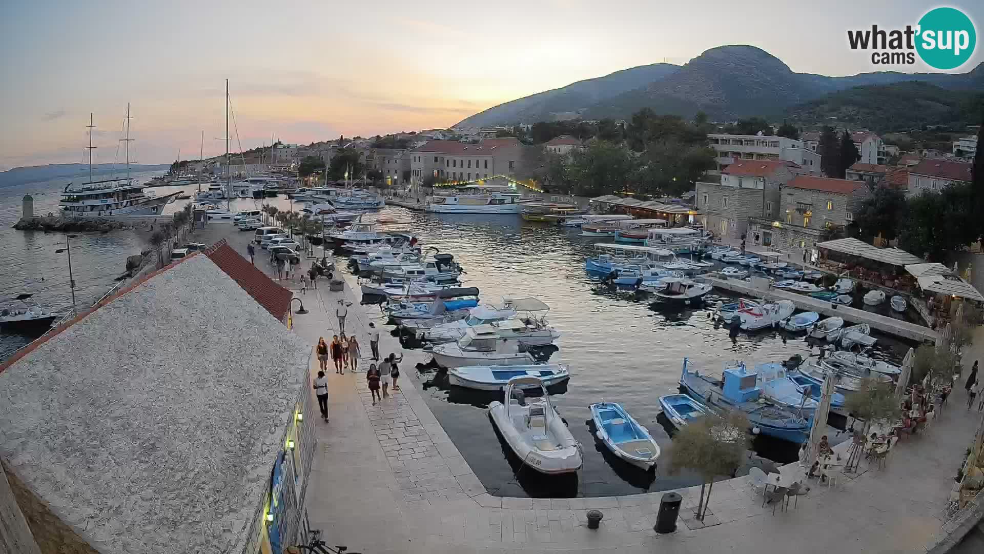 Webcam porto di Bol – Vista live sulla Riva e Marina