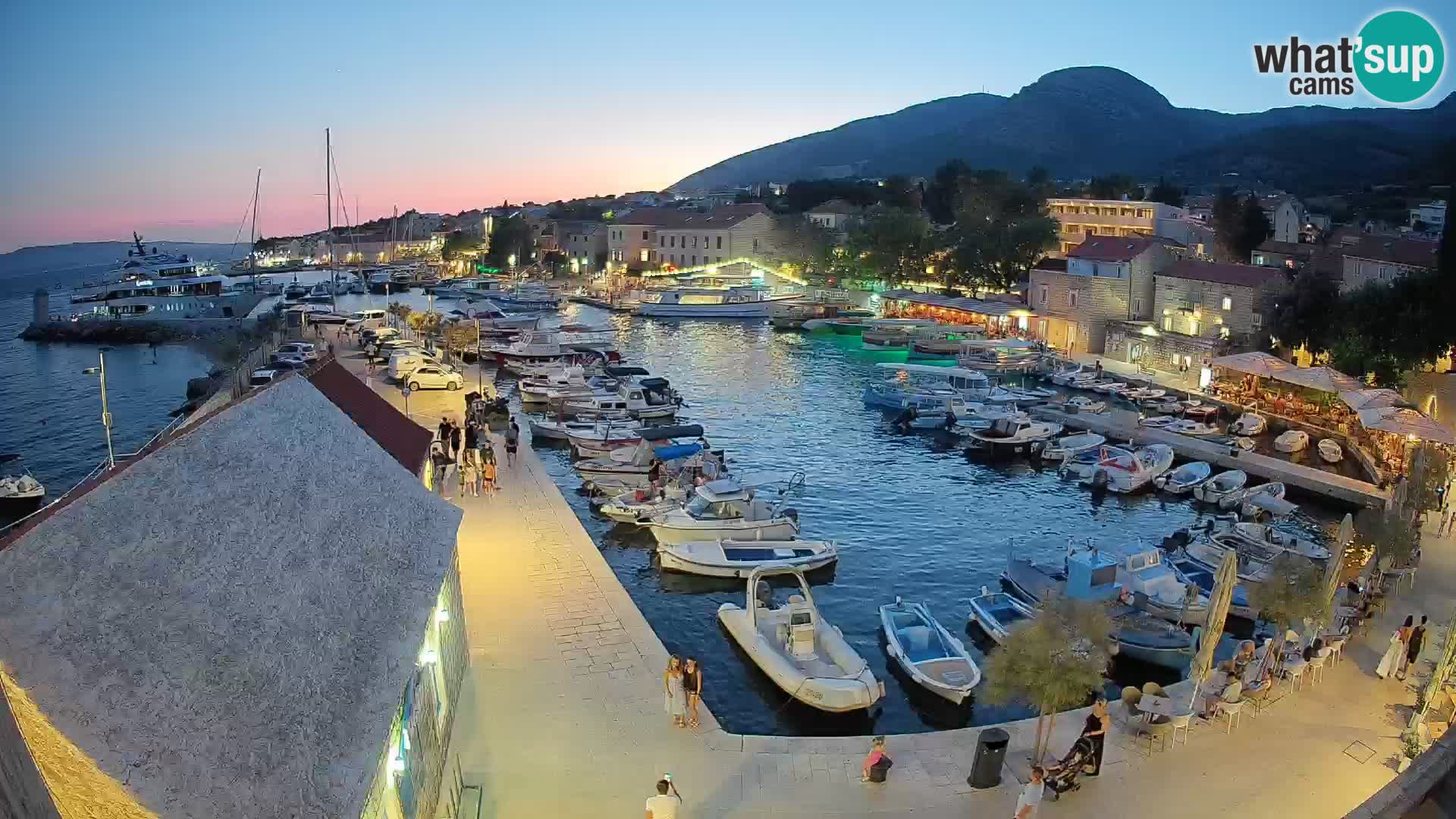 Webcam Bol Hafen – Liveblick auf Bol Riva & Marina