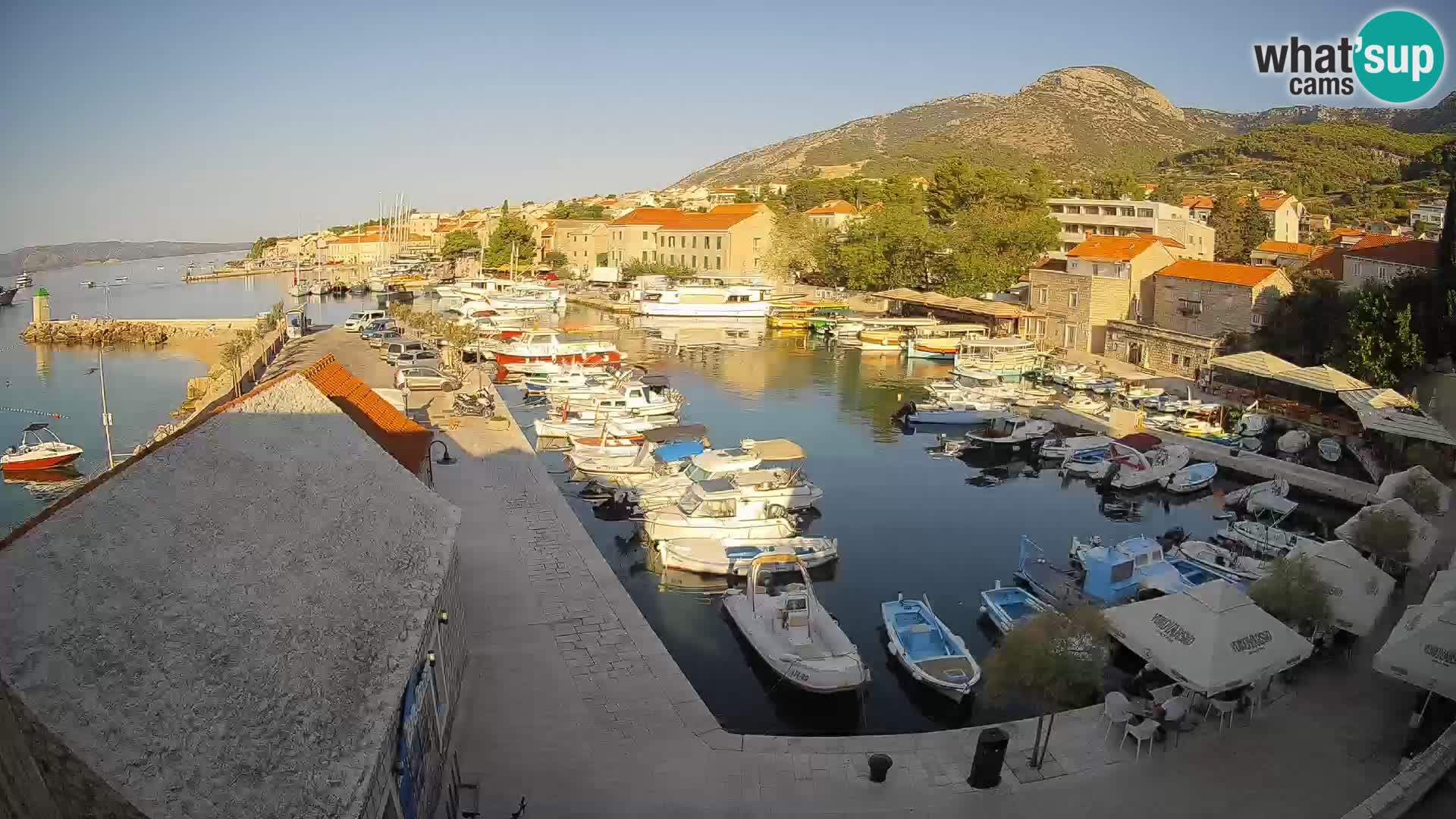 Webcam porto di Bol – Vista live sulla Riva e Marina