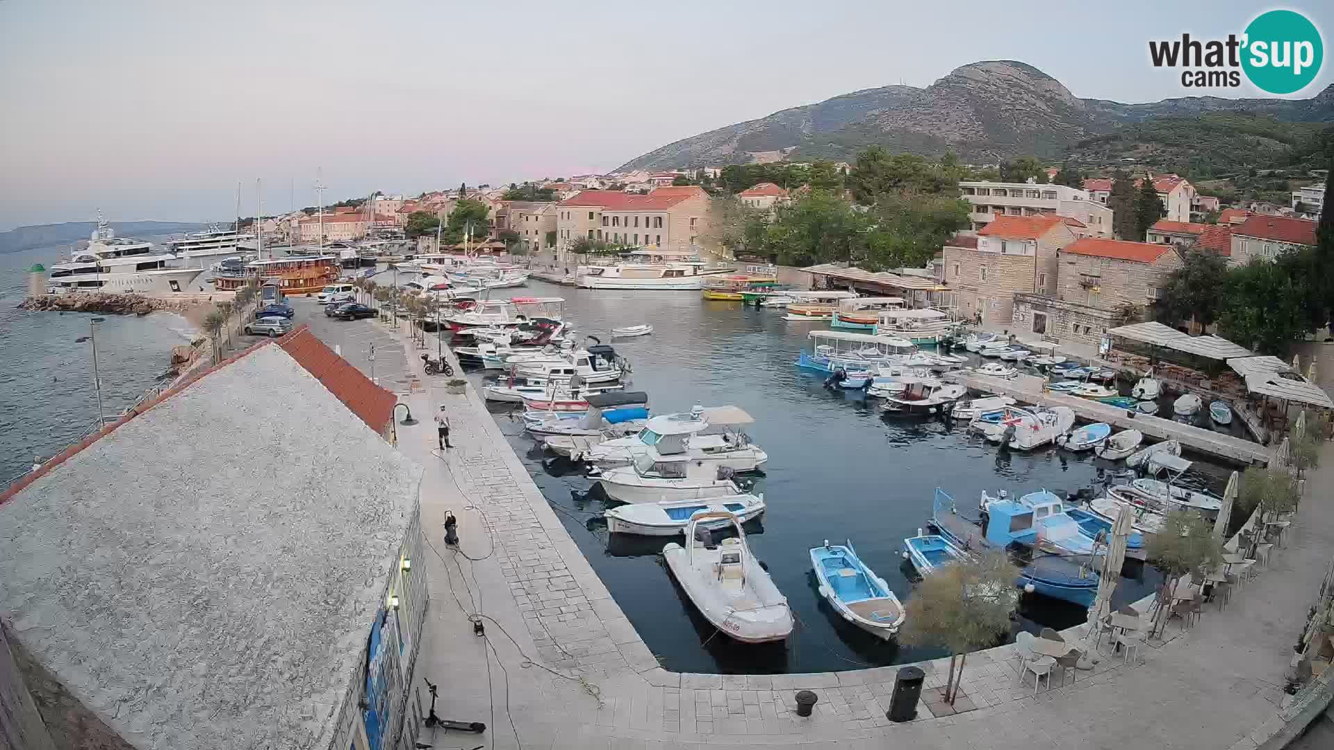 Webcam Bol Hafen – Liveblick auf Bol Riva & Marina