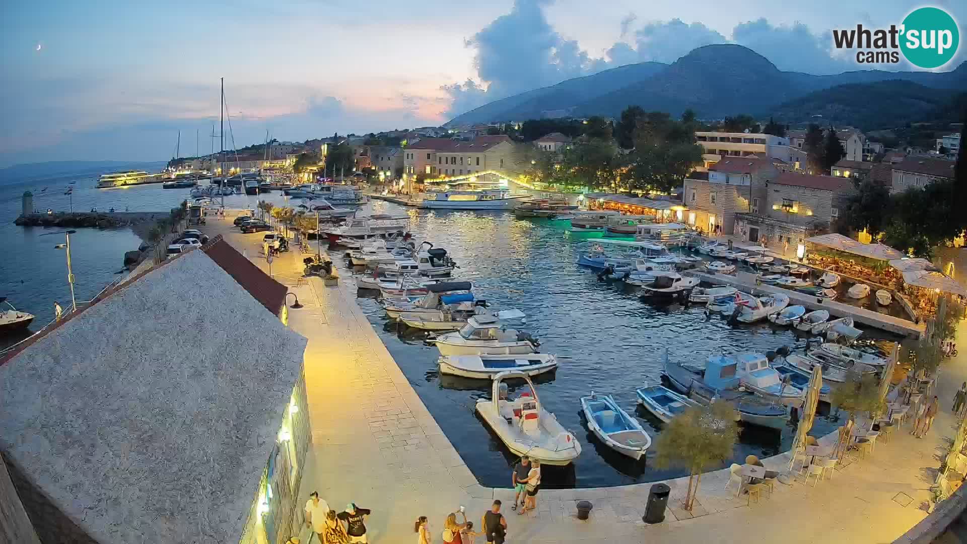 Webcam Bol Hafen – Liveblick auf Bol Riva & Marina