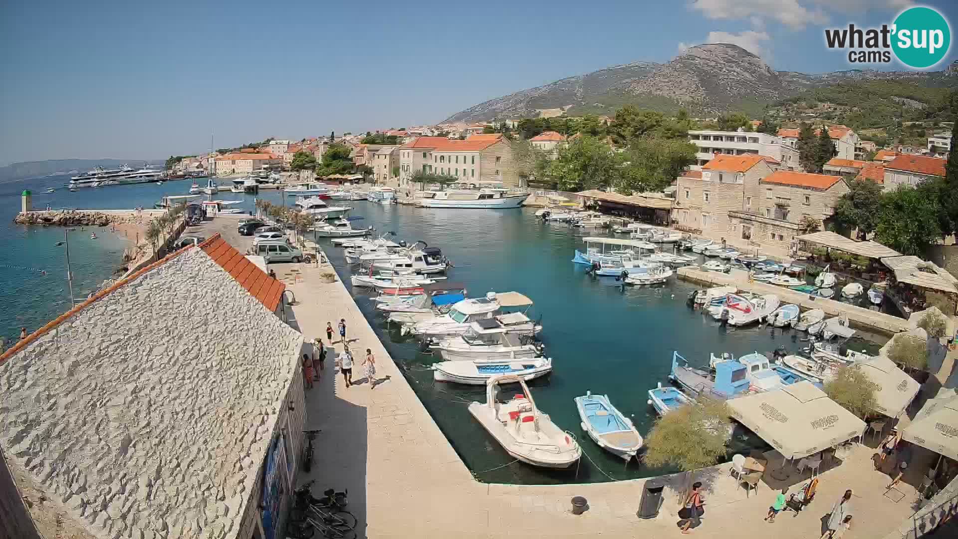 Webcam porto di Bol – Vista live sulla Riva e Marina