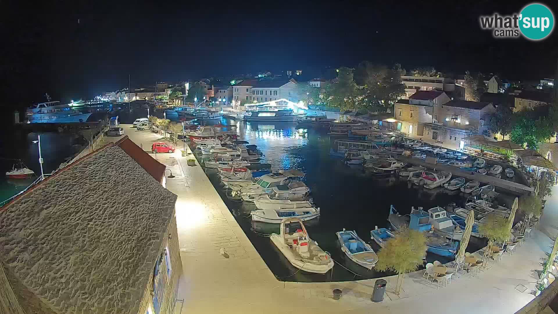Webcam porto di Bol – Vista live sulla Riva e Marina