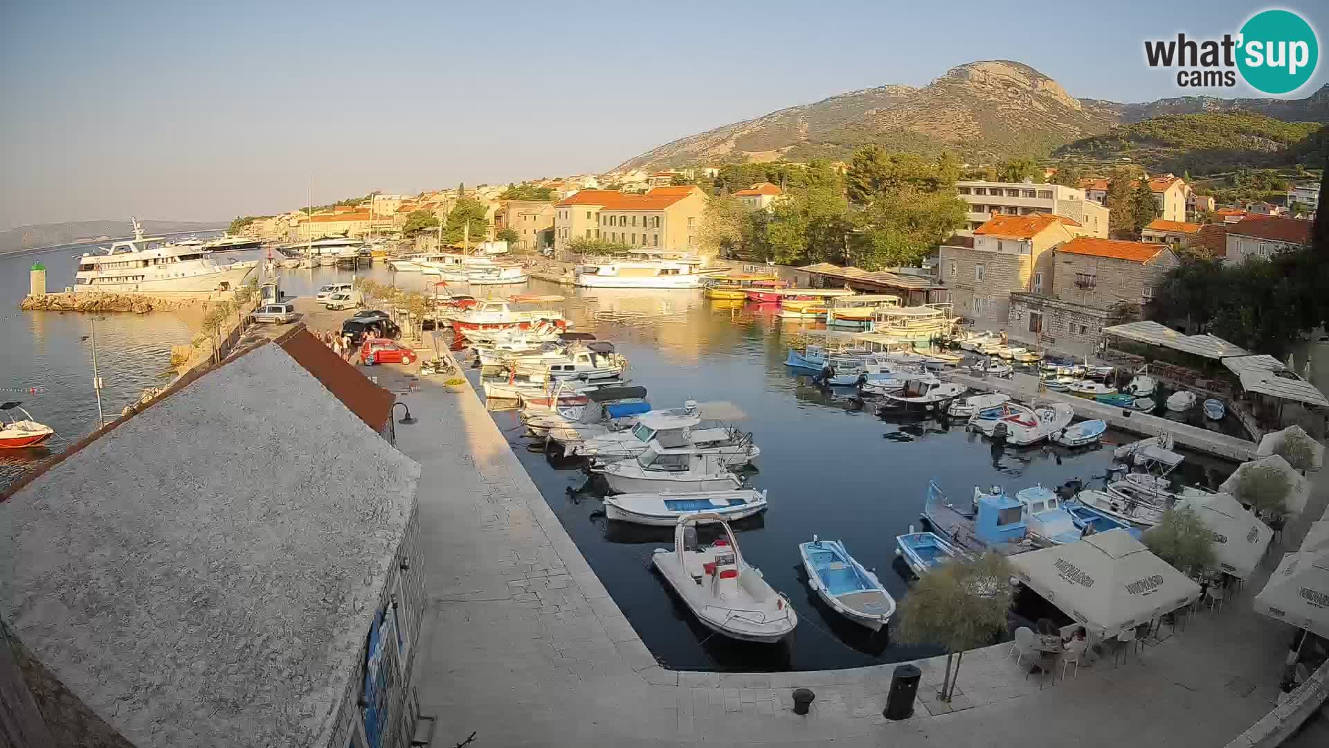Webcam porto di Bol – Vista live sulla Riva e Marina