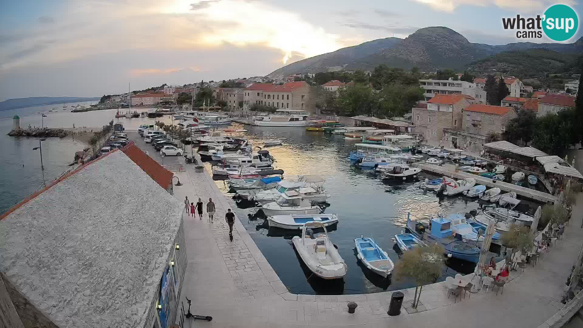 Webcam porto di Bol – Vista live sulla Riva e Marina