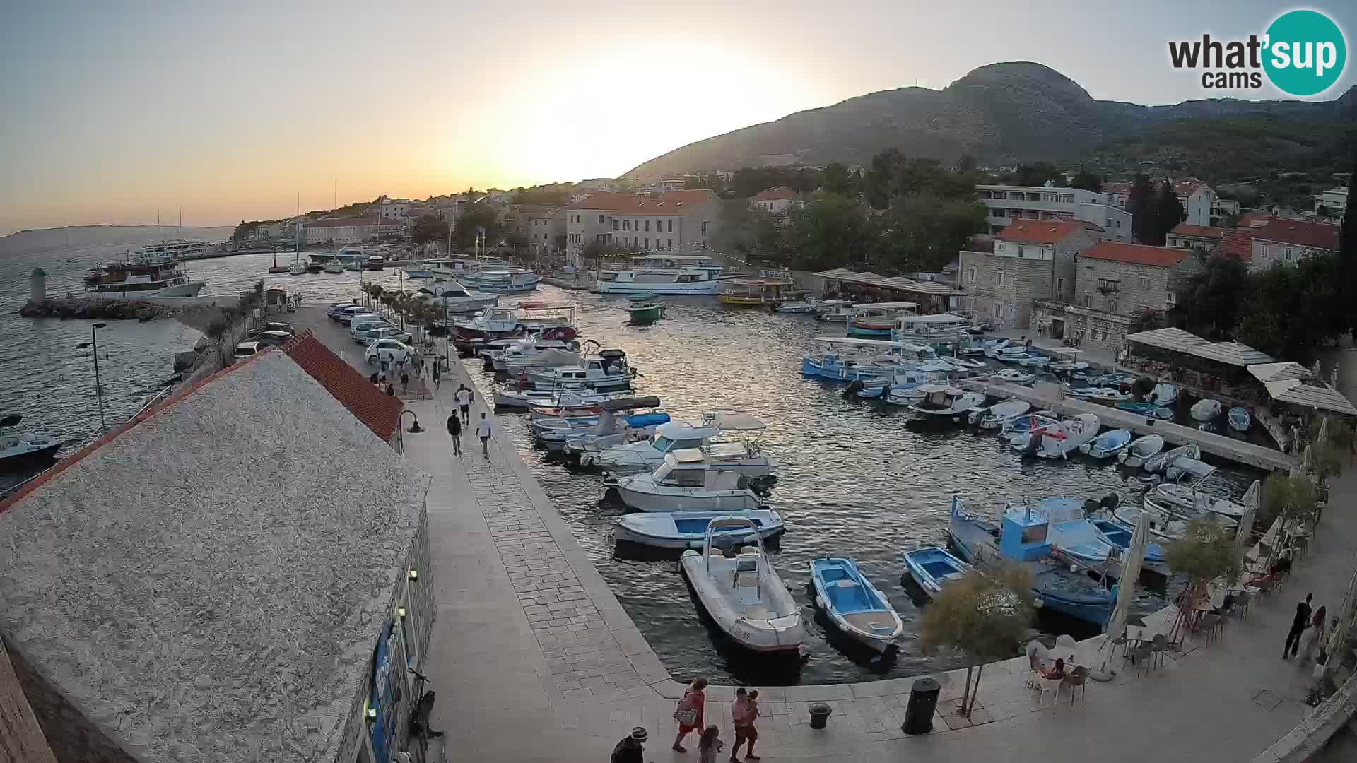 Webcam porto di Bol – Vista live sulla Riva e Marina