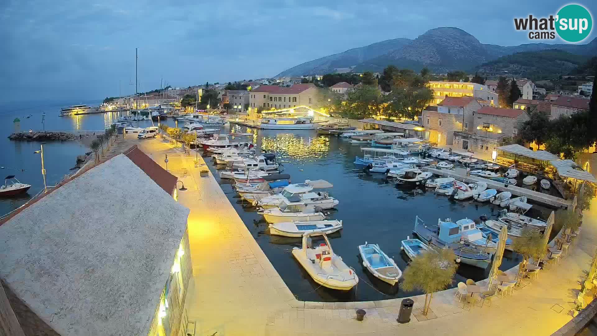 Webcam Bol Hafen – Liveblick auf Bol Riva & Marina