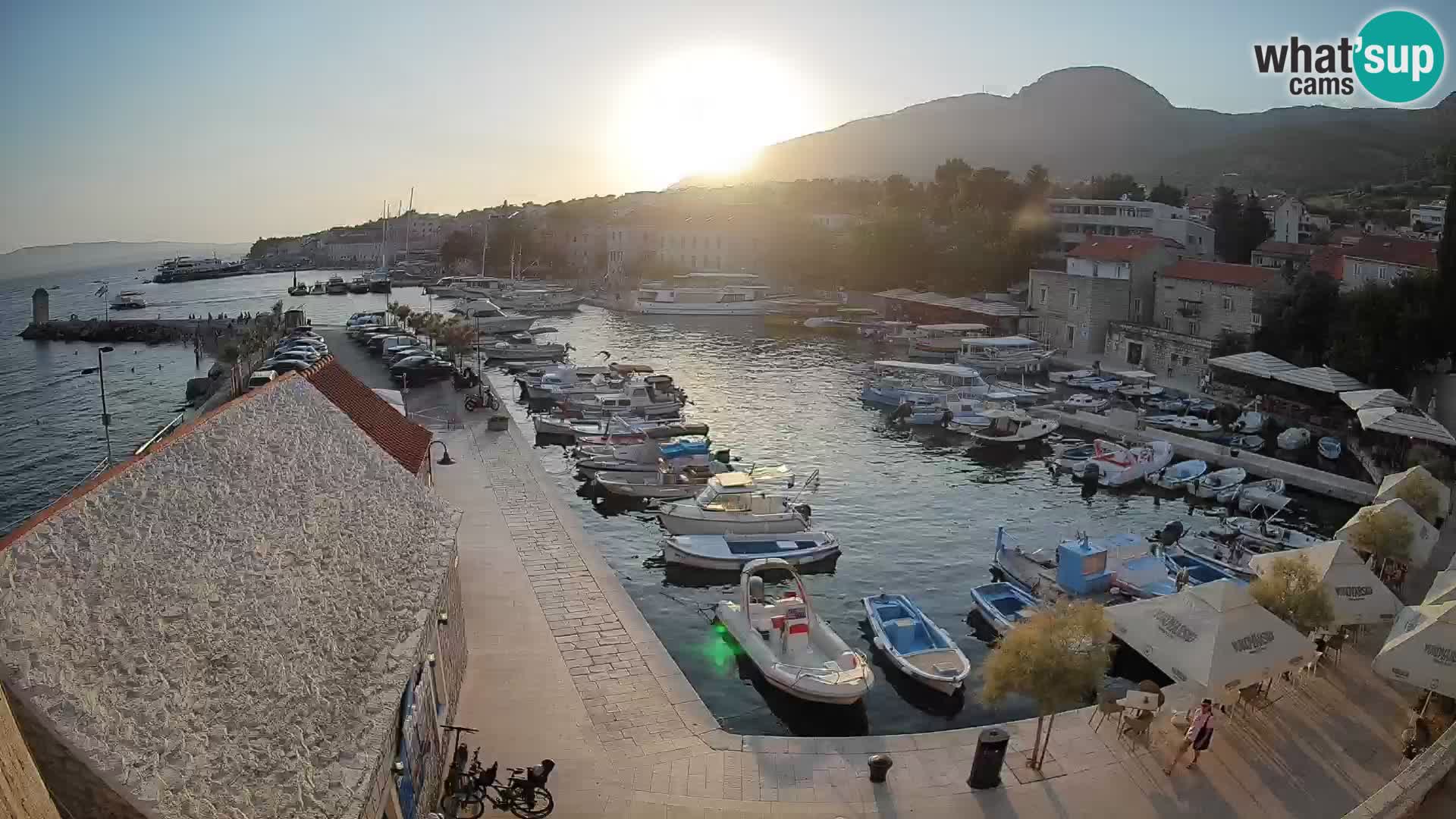 Webcam porto di Bol – Vista live sulla Riva e Marina