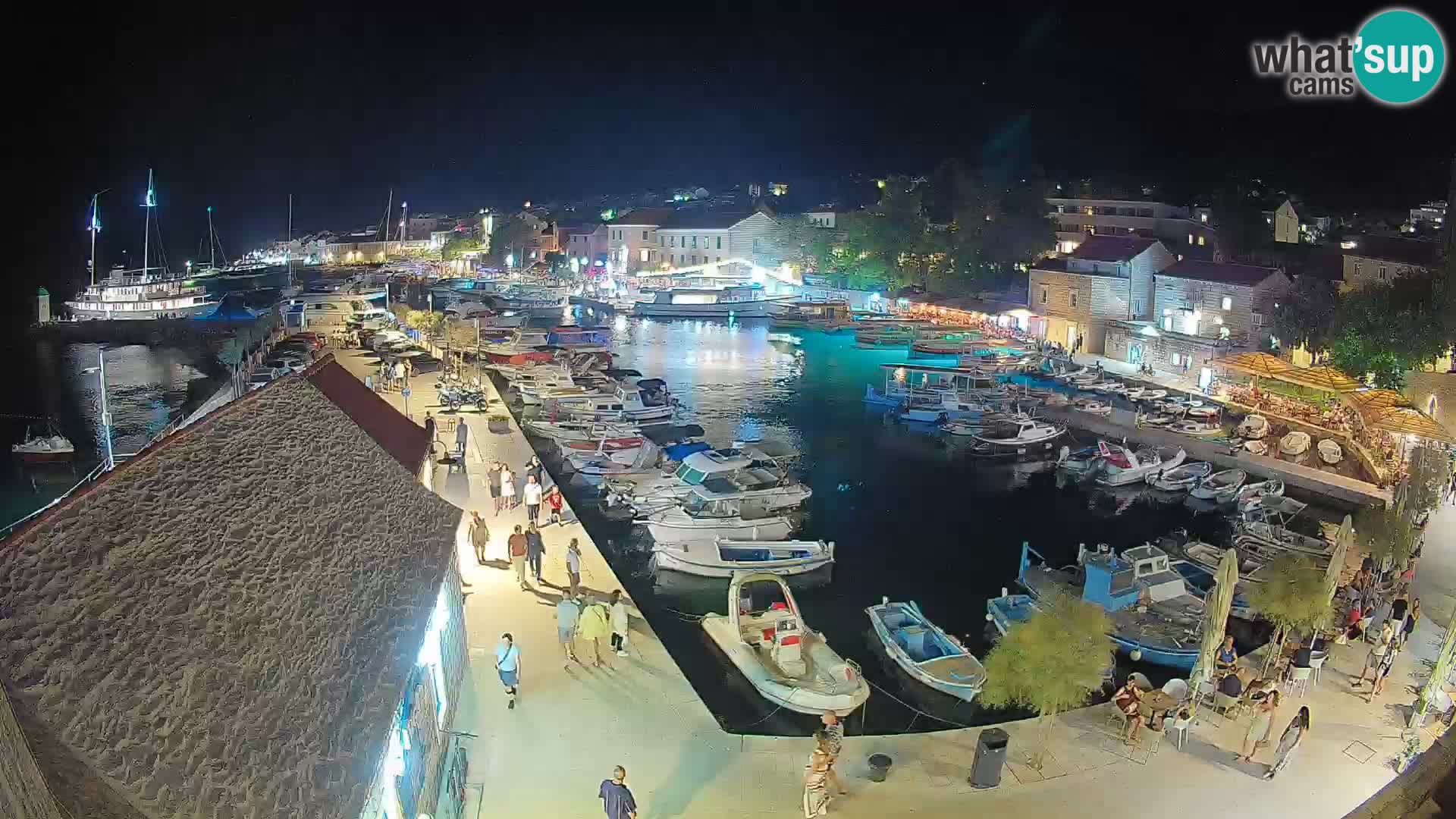 Web kamera Bol Riva – Pogled uživo na luku i marinu