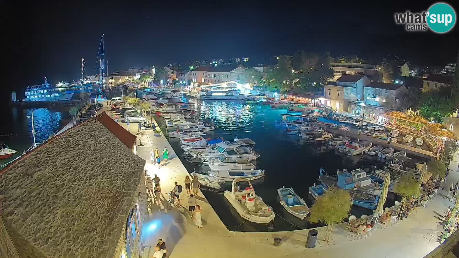 Web kamera Bol Riva – Pogled uživo na luku i marinu