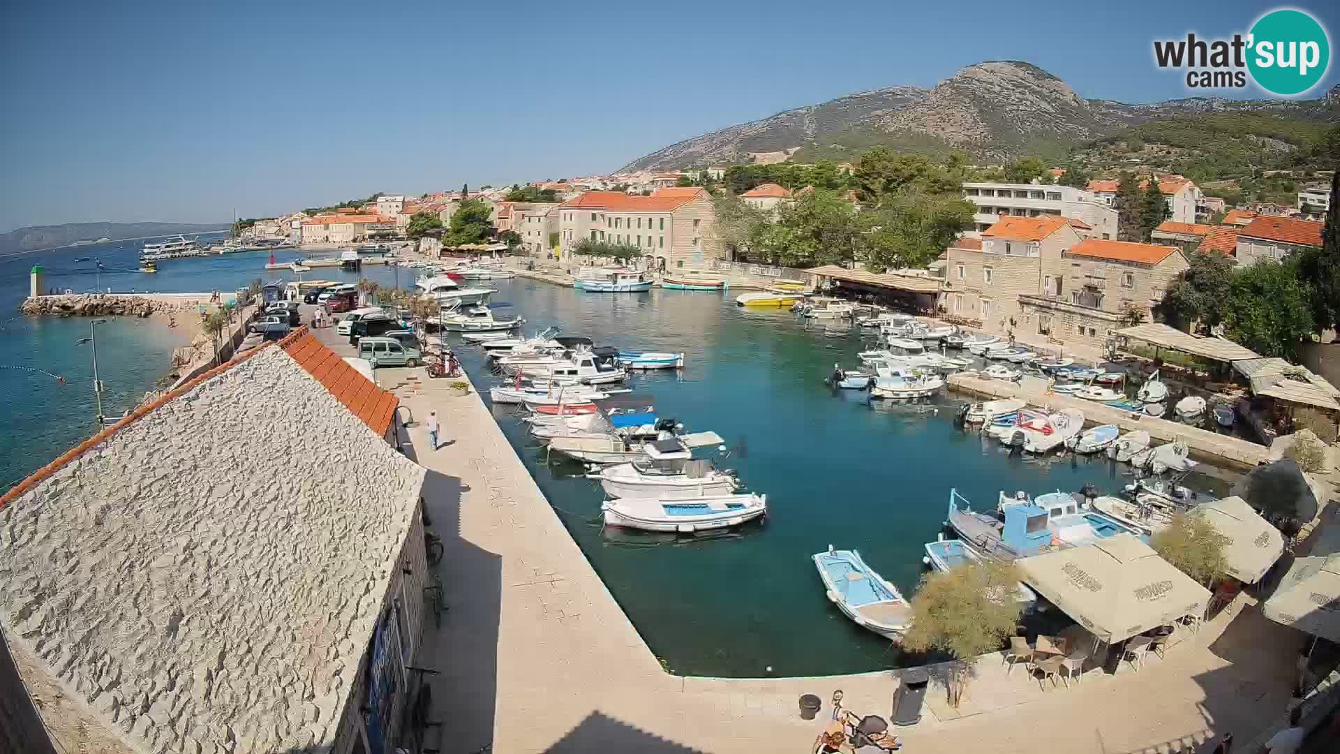 Web kamera Bol Riva – Pogled uživo na luku i marinu