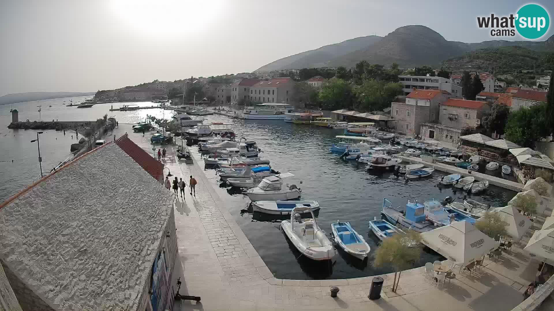Webcam porto di Bol – Vista live sulla Riva e Marina
