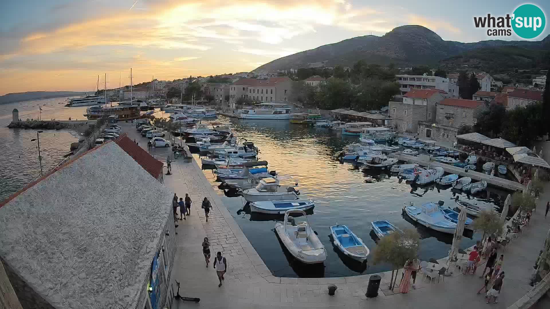 Webcam porto di Bol – Vista live sulla Riva e Marina