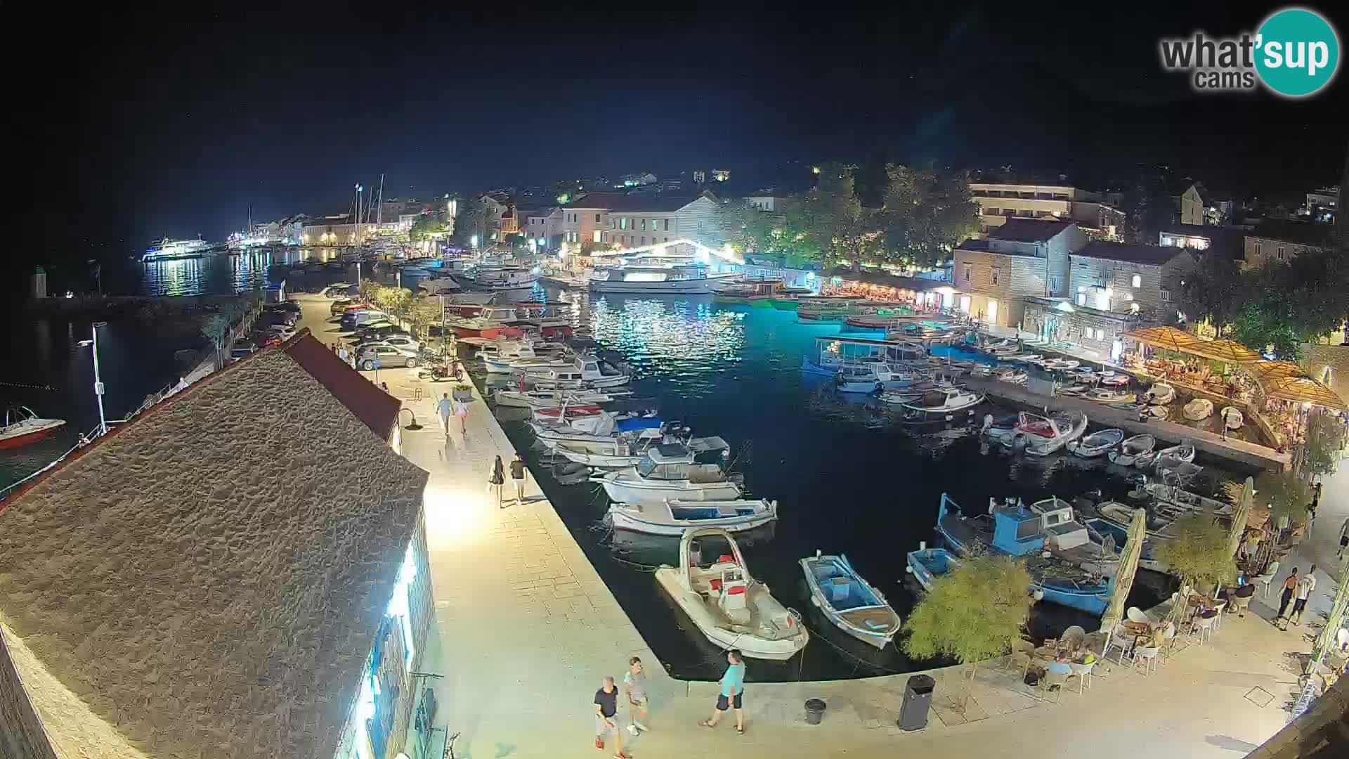 Web kamera Bol Riva – Pogled uživo na luku i marinu