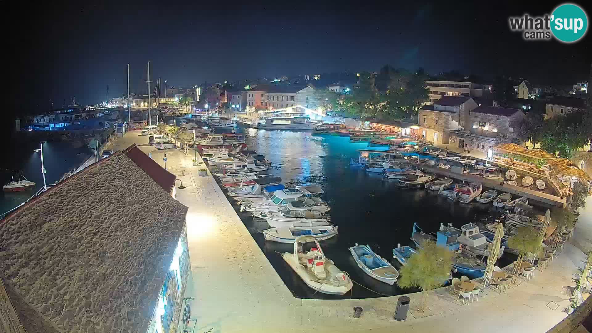 Webcam porto di Bol – Vista live sulla Riva e Marina