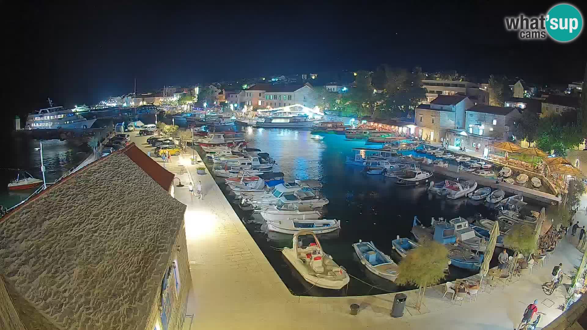 Web kamera Bol Riva – Pogled uživo na luku i marinu