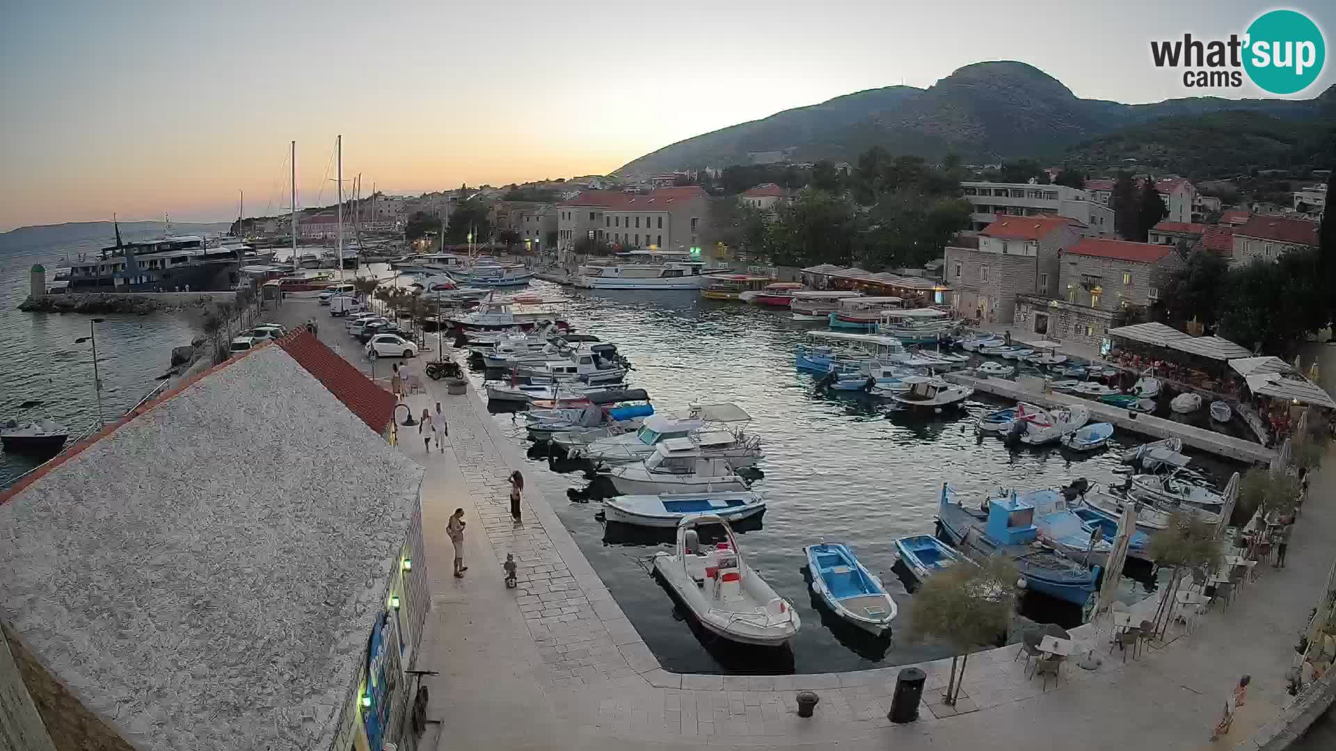 Webcam porto di Bol – Vista live sulla Riva e Marina
