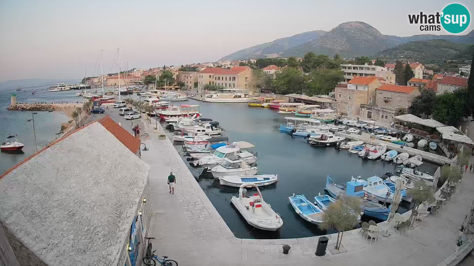 Webcam porto di Bol – Vista live sulla Riva e Marina