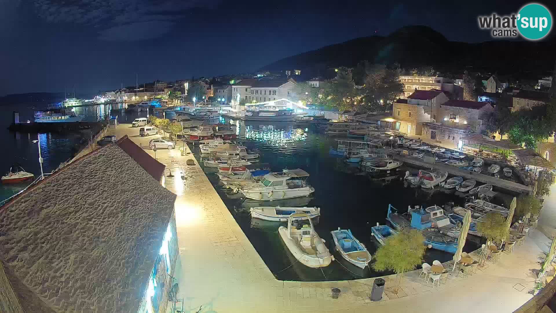 Webcam porto di Bol – Vista live sulla Riva e Marina