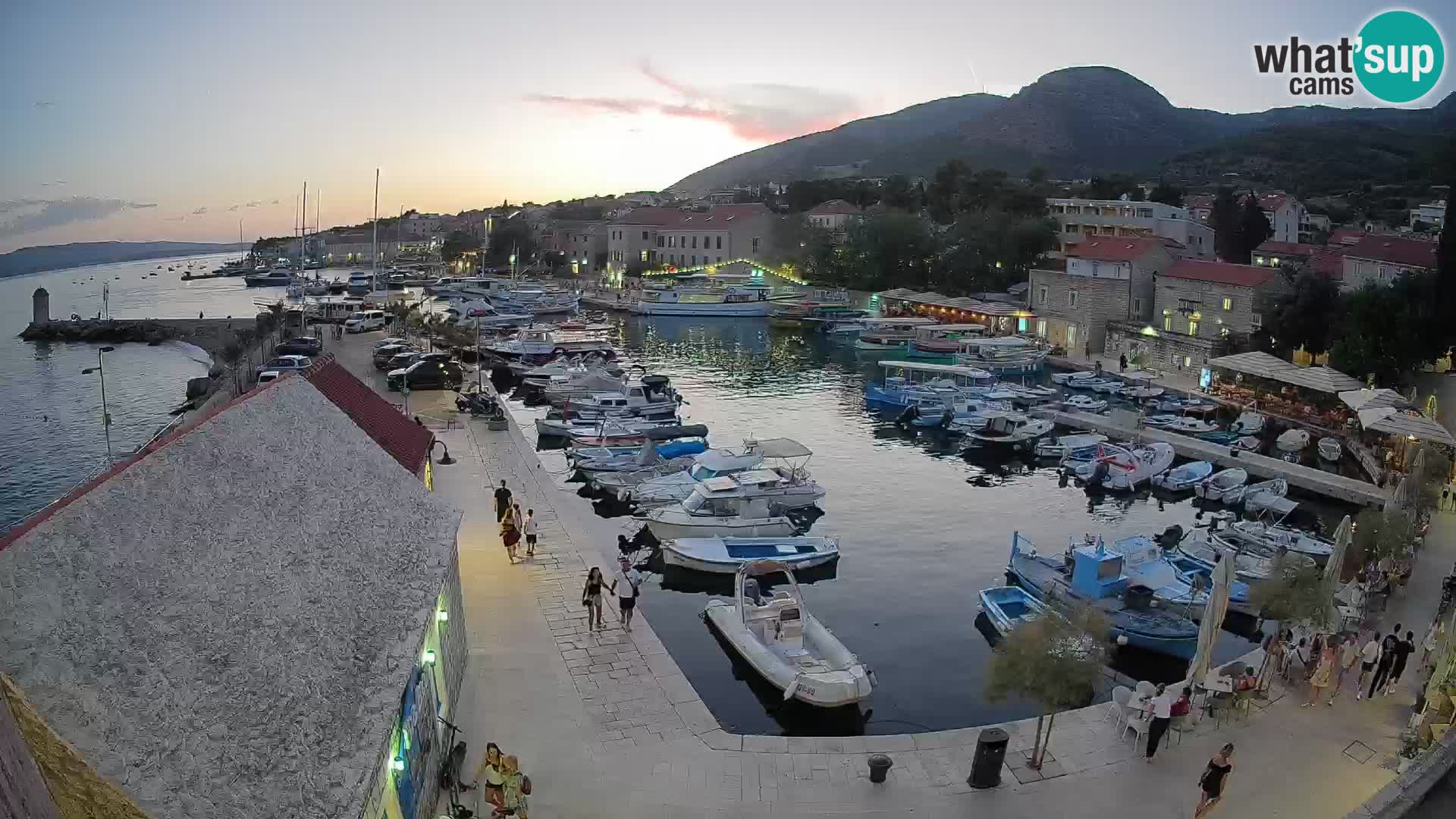 Webcam porto di Bol – Vista live sulla Riva e Marina