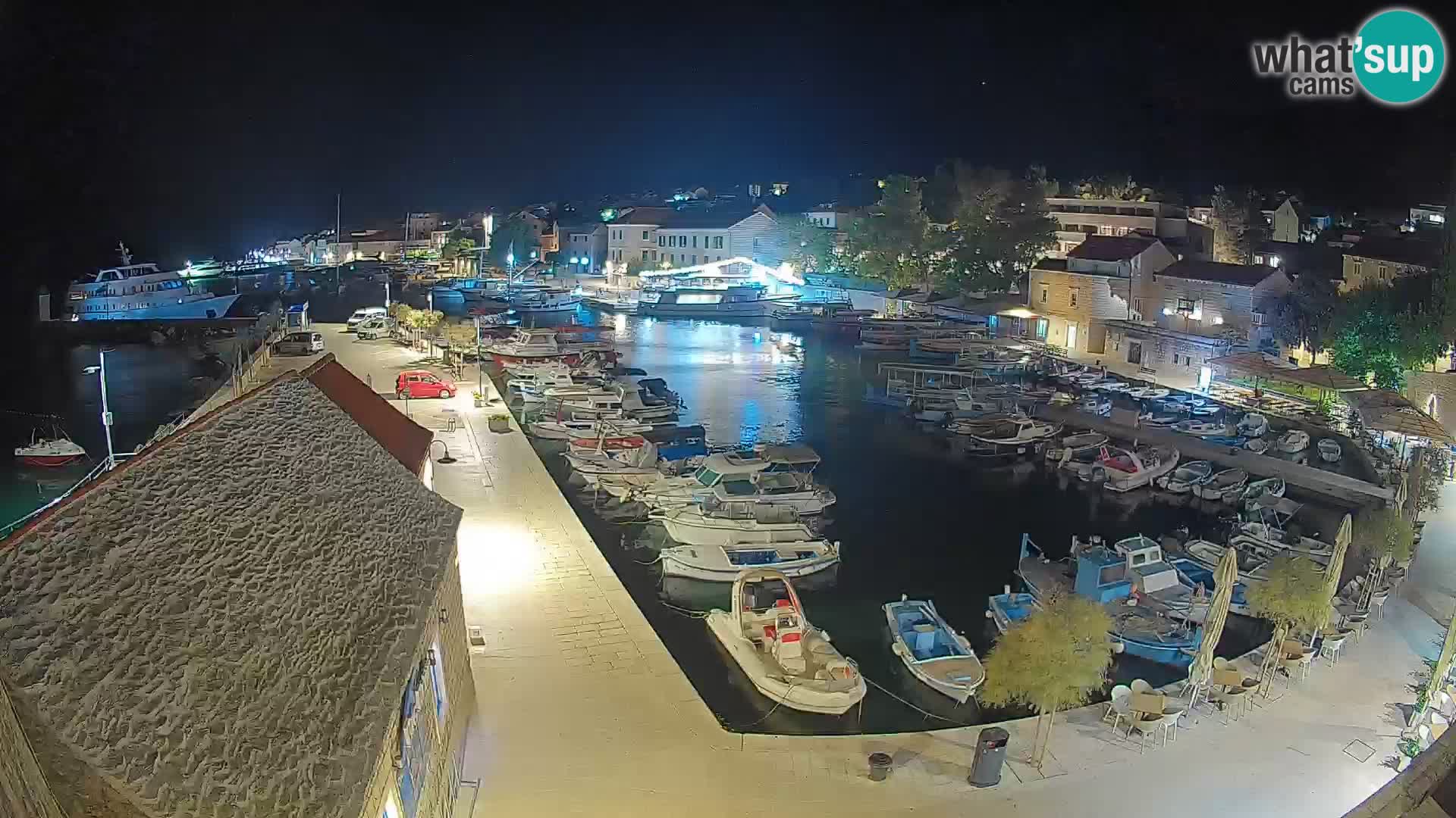 Web kamera Bol Riva – Pogled uživo na luku i marinu