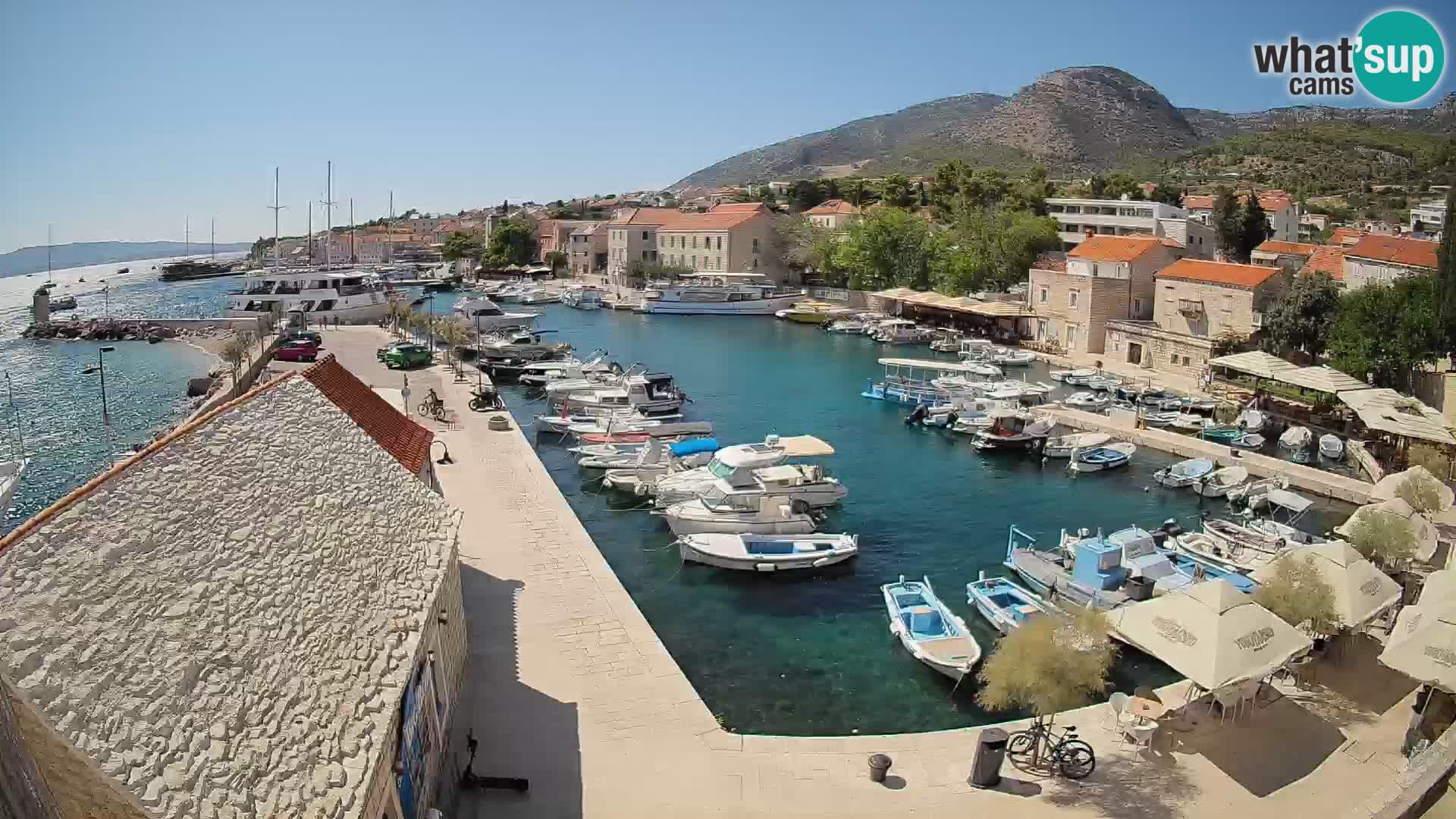 Webcam porto di Bol – Vista live sulla Riva e Marina
