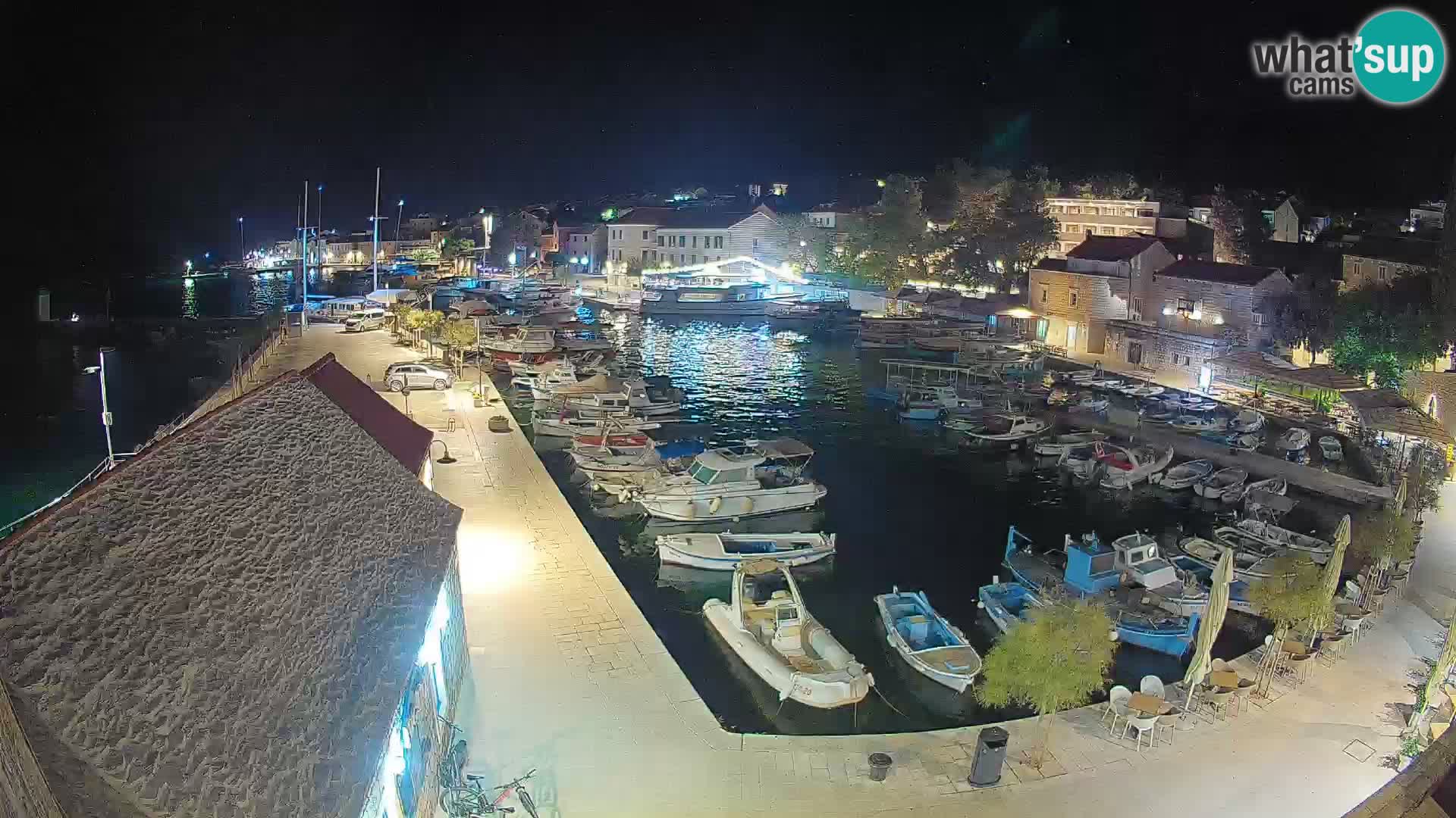 Webcam porto di Bol – Vista live sulla Riva e Marina