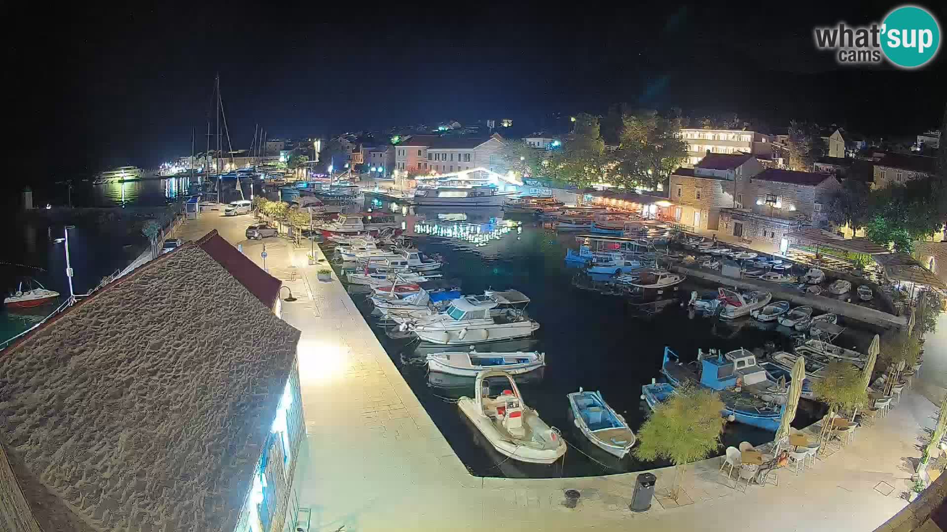 Webcam porto di Bol – Vista live sulla Riva e Marina