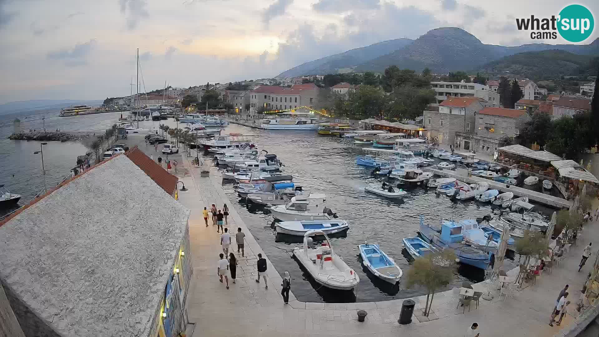 Webcam Bol Hafen – Liveblick auf Bol Riva & Marina