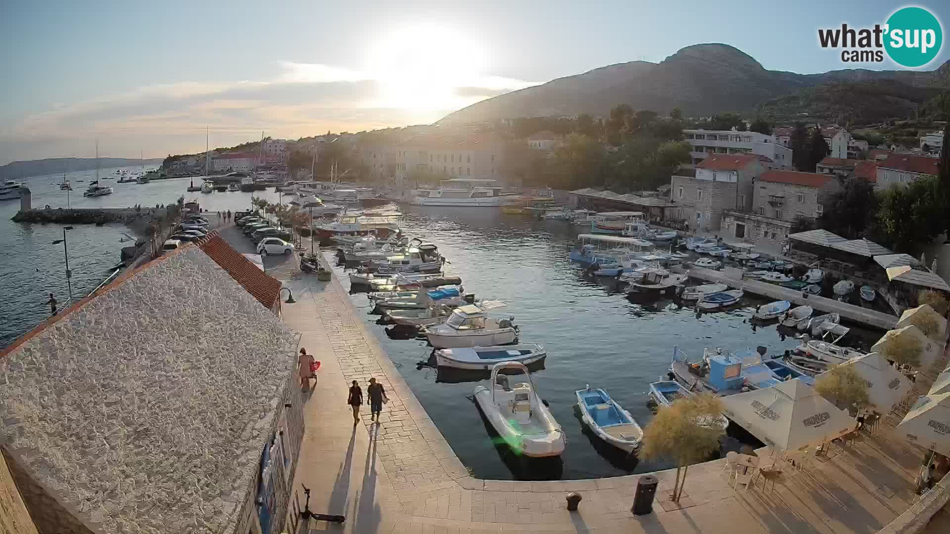 Webcam porto di Bol – Vista live sulla Riva e Marina