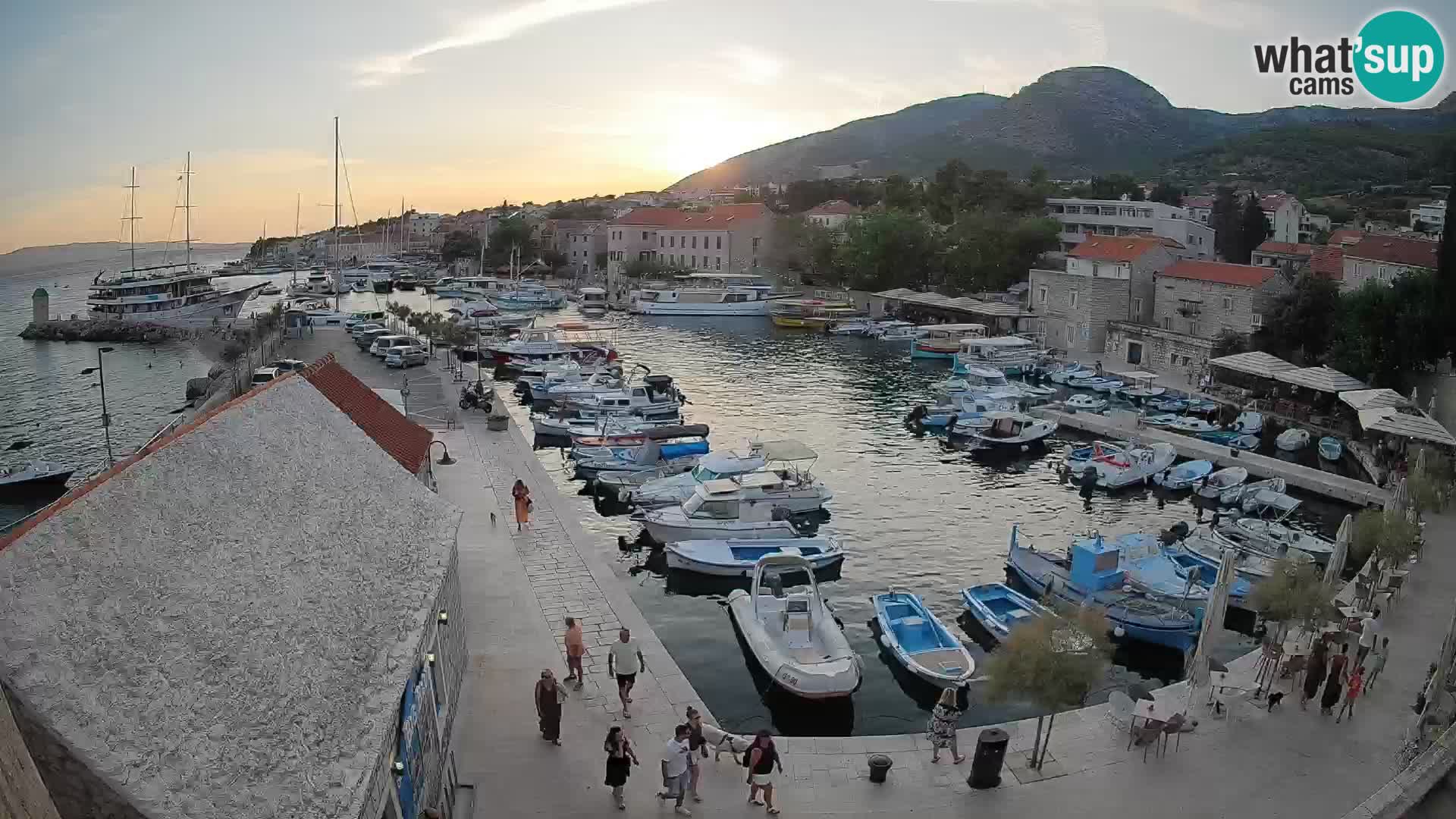 Webcam Bol Hafen – Liveblick auf Bol Riva & Marina