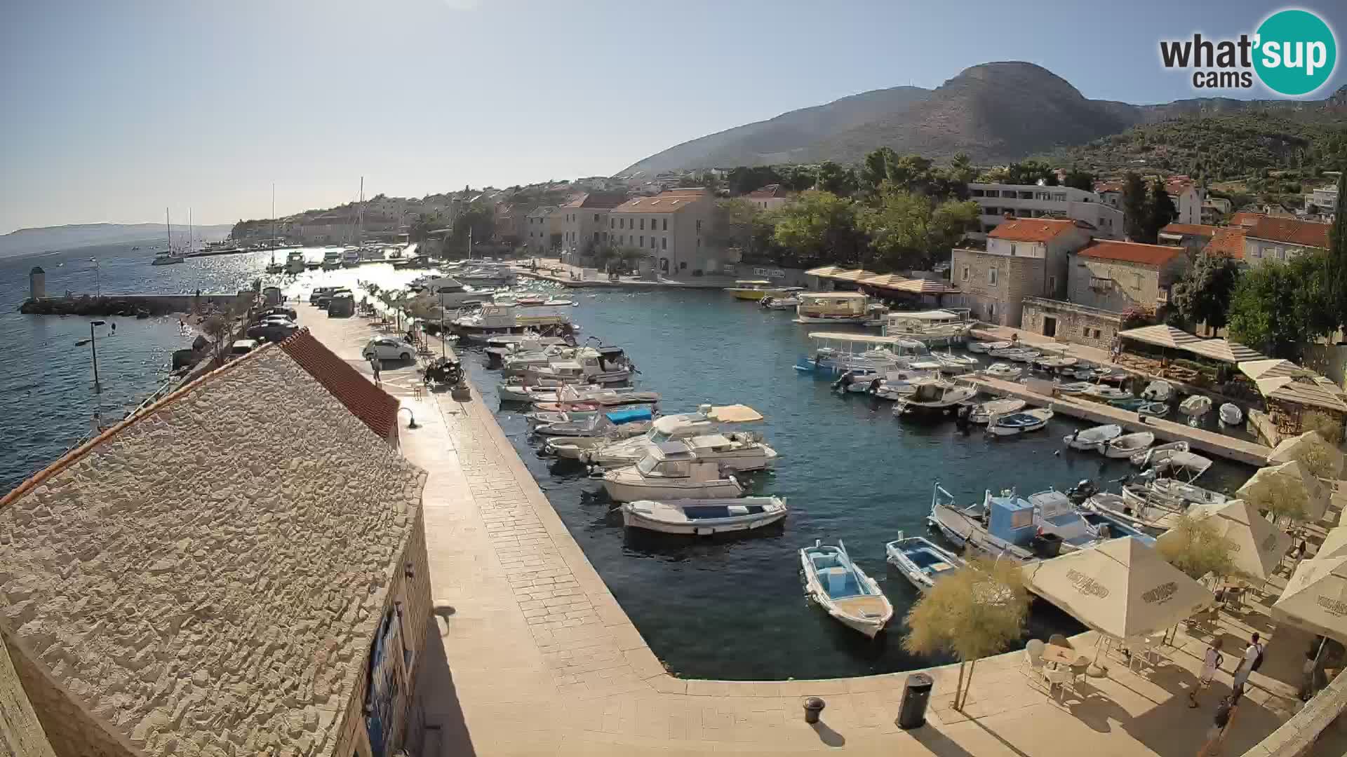 Webcam porto di Bol – Vista live sulla Riva e Marina