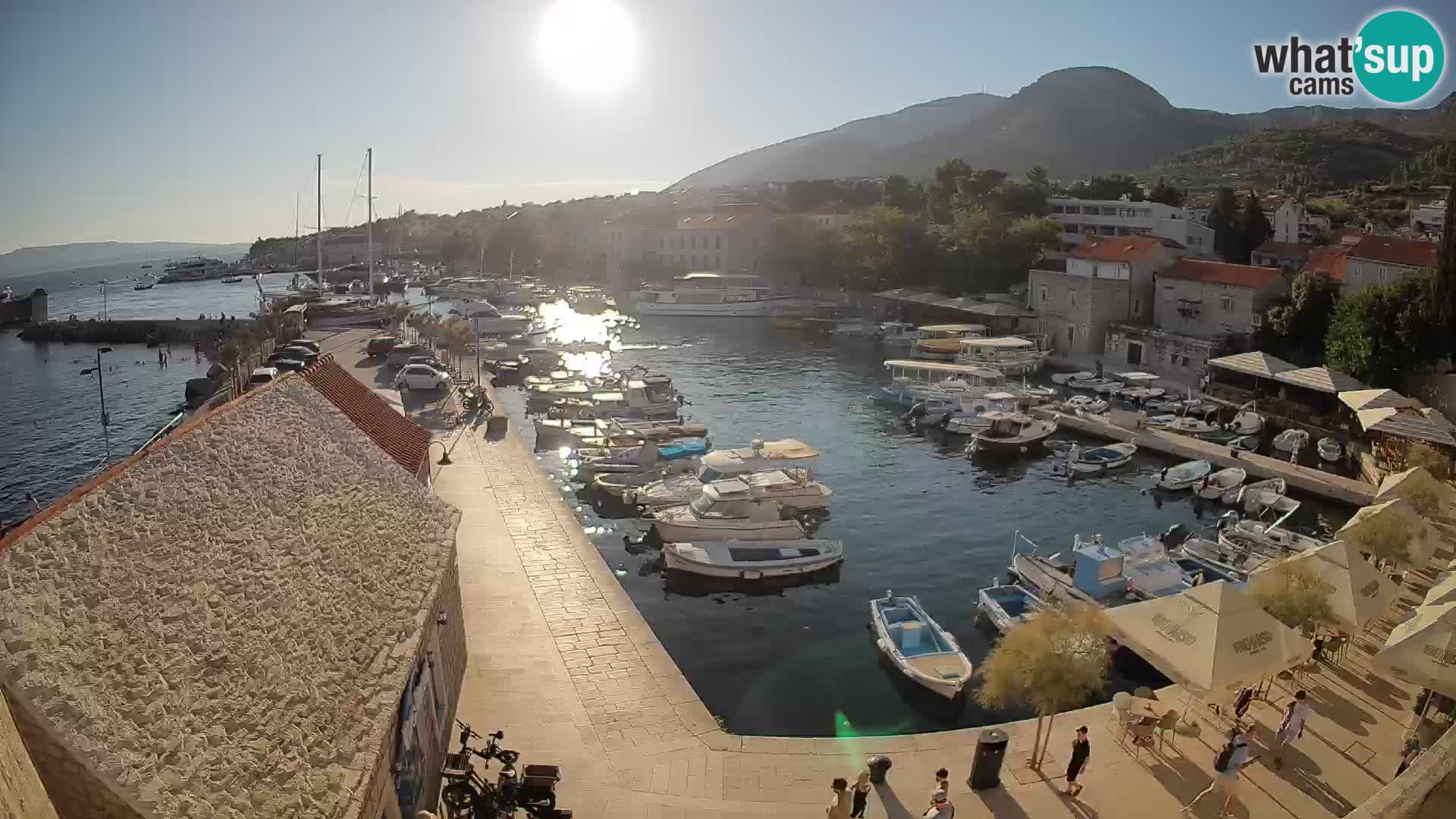 Webcam porto di Bol – Vista live sulla Riva e Marina