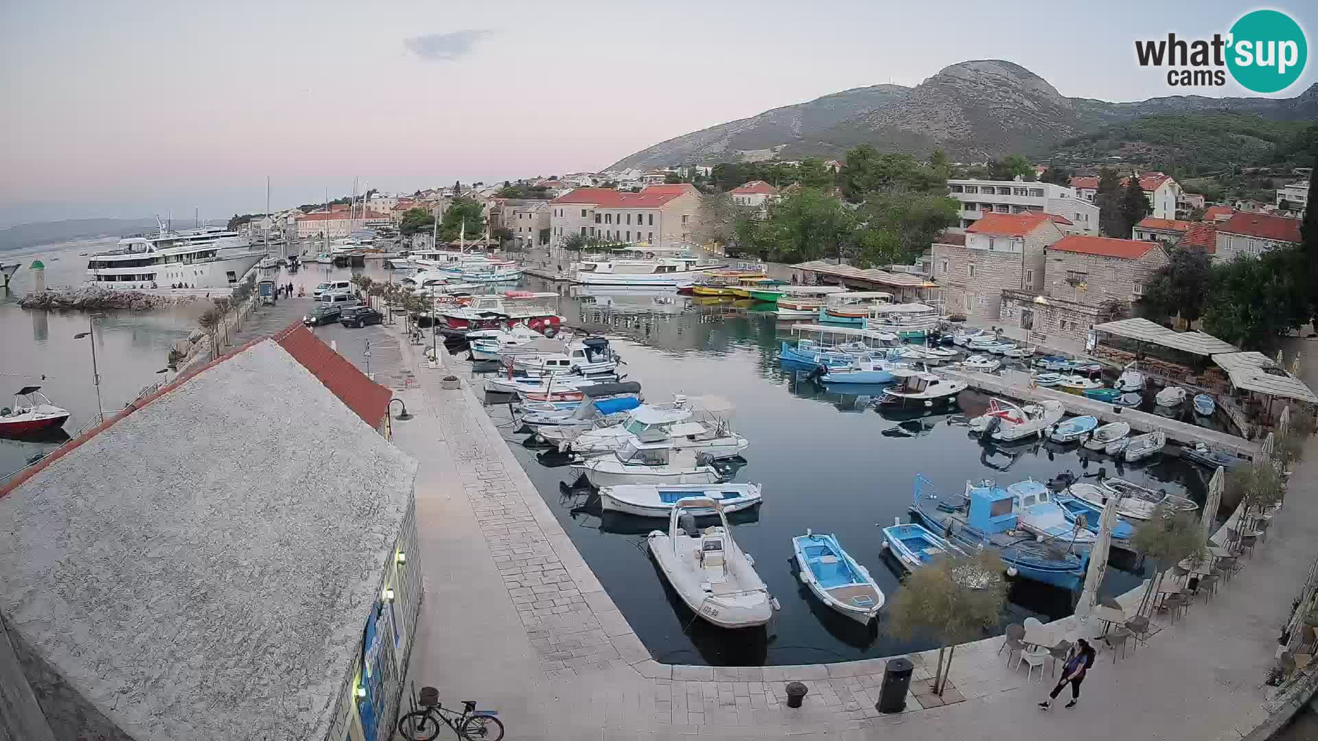 Webcam porto di Bol – Vista live sulla Riva e Marina