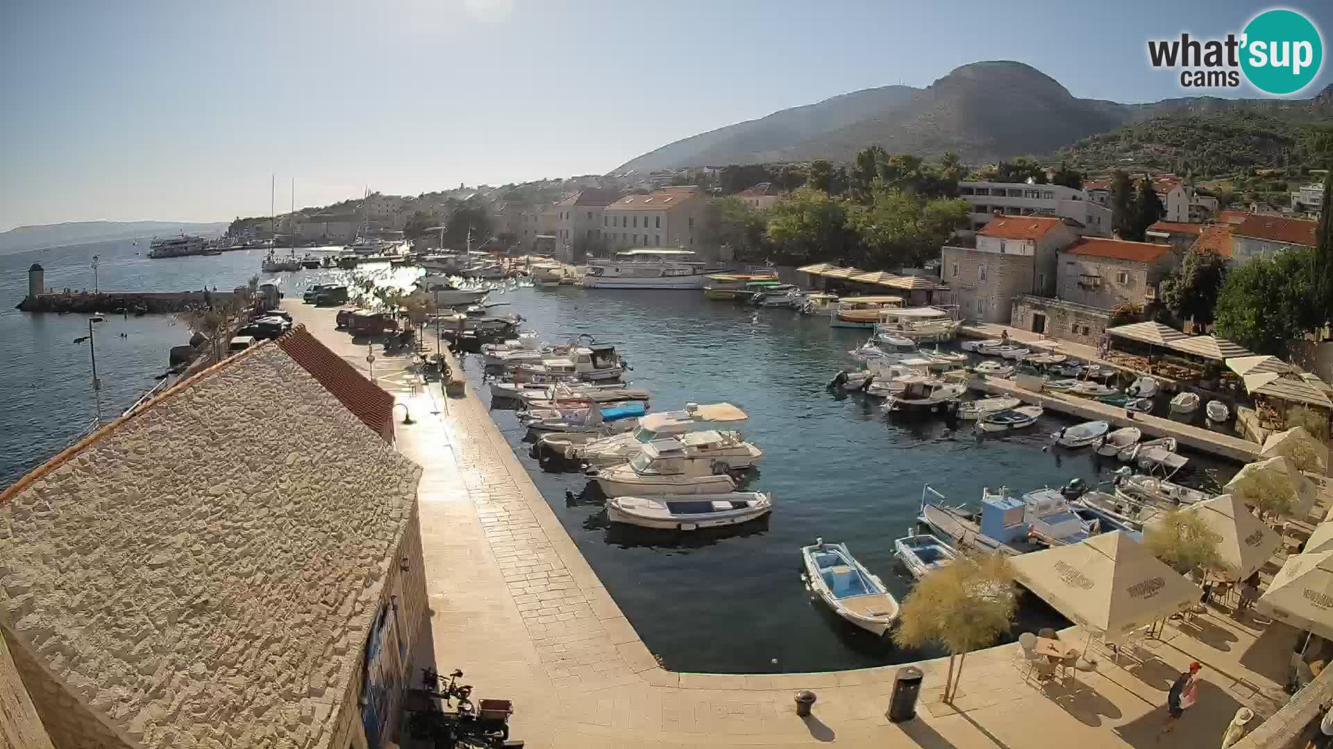 Webcam porto di Bol – Vista live sulla Riva e Marina