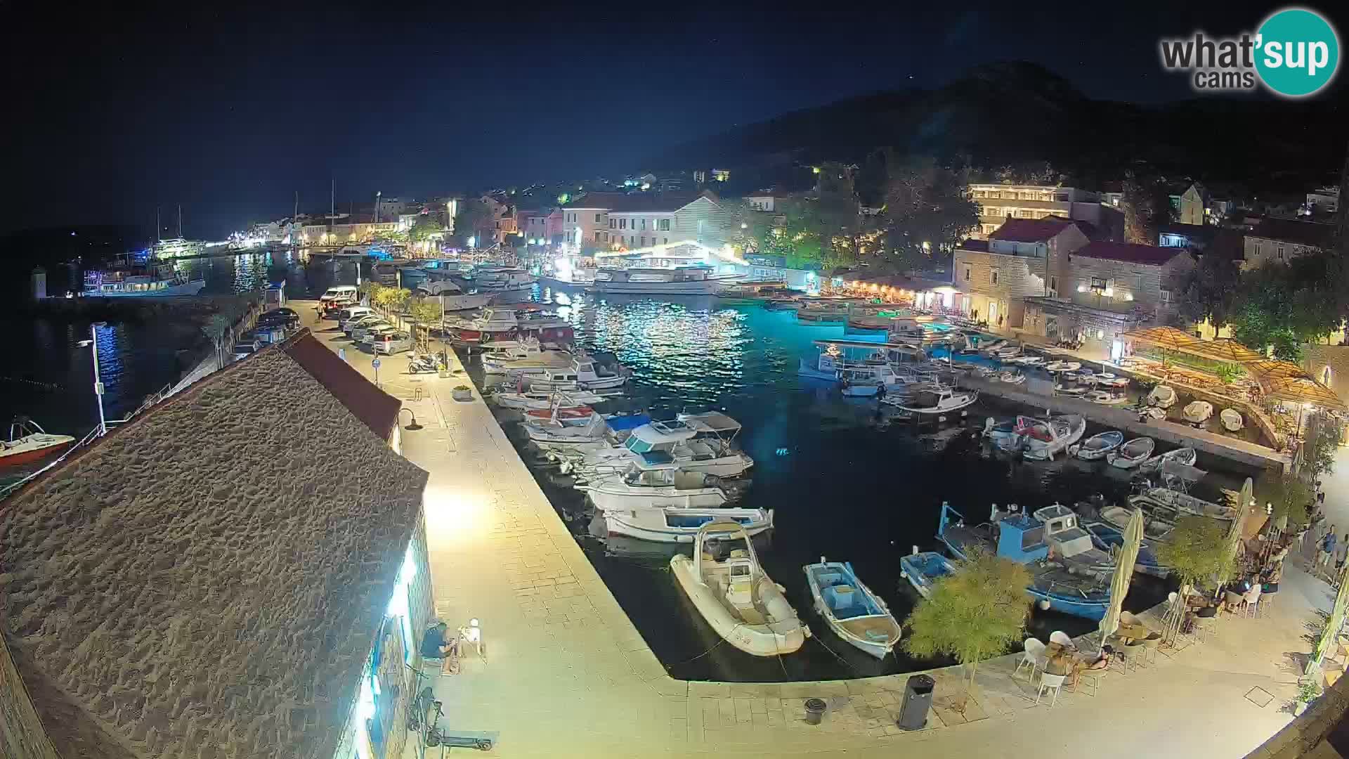Web kamera Bol Riva – Pogled uživo na luku i marinu