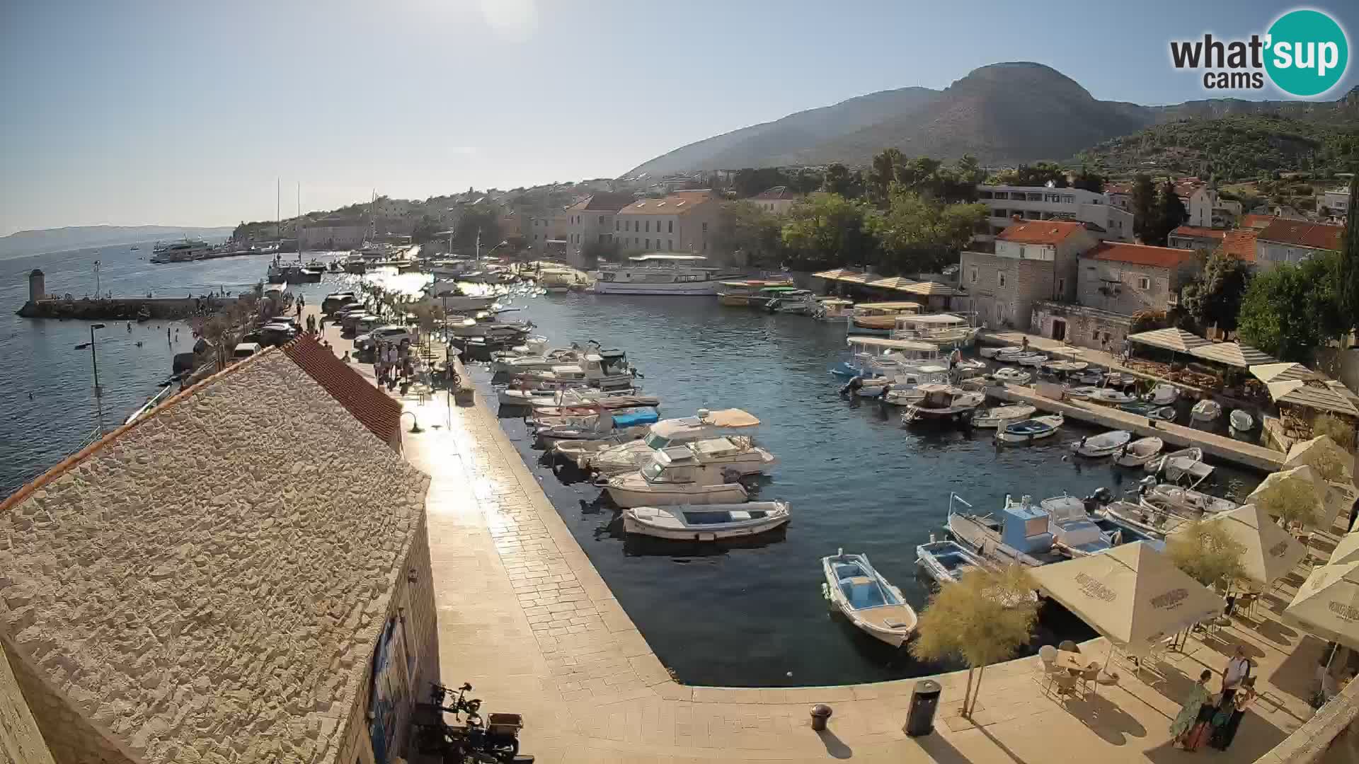 Webcam Bol Hafen – Liveblick auf Bol Riva & Marina