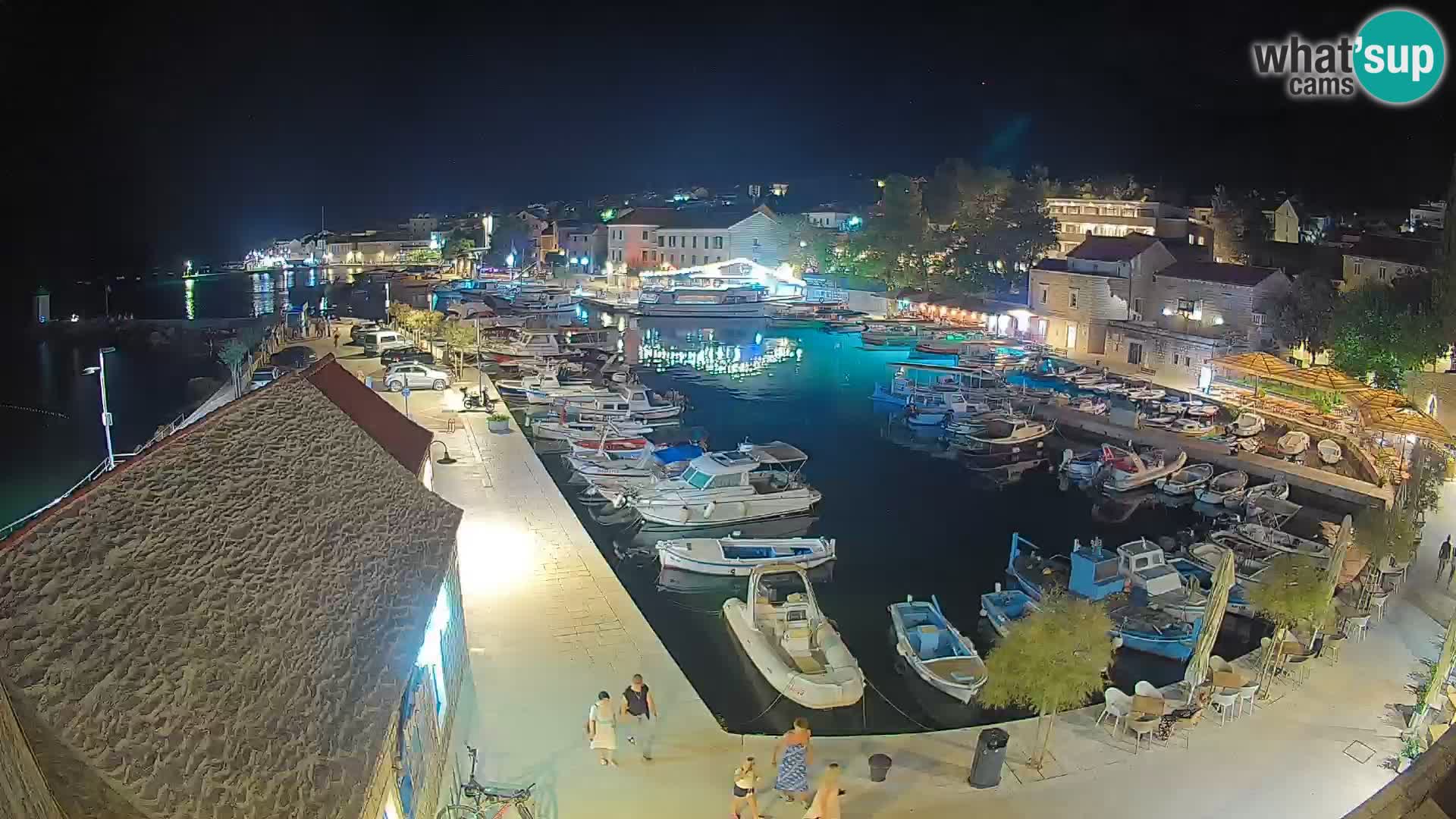 Web kamera Bol Riva – Pogled uživo na luku i marinu