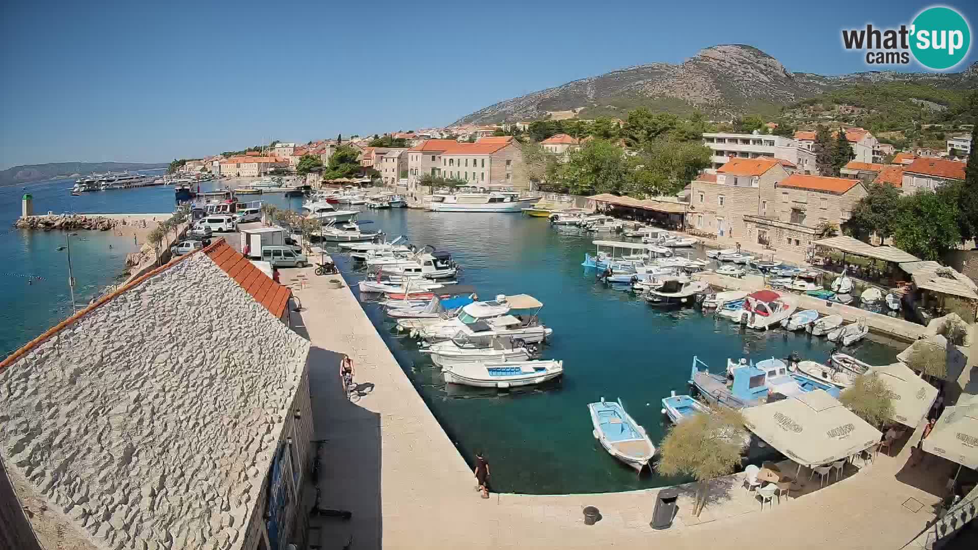 Web kamera Bol Riva – Pogled uživo na luku i marinu