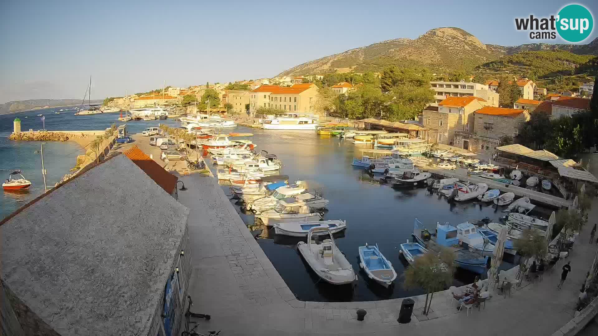 Webcam porto di Bol – Vista live sulla Riva e Marina