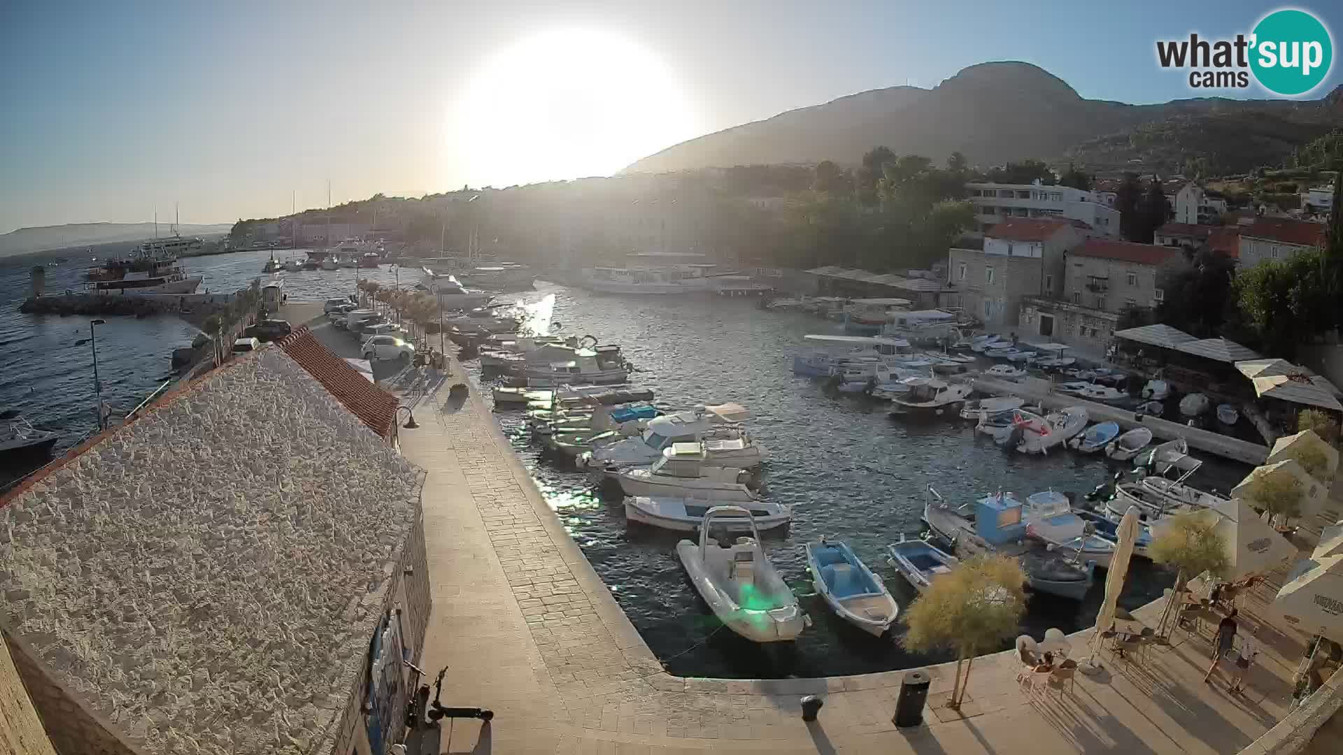 Webcam porto di Bol – Vista live sulla Riva e Marina