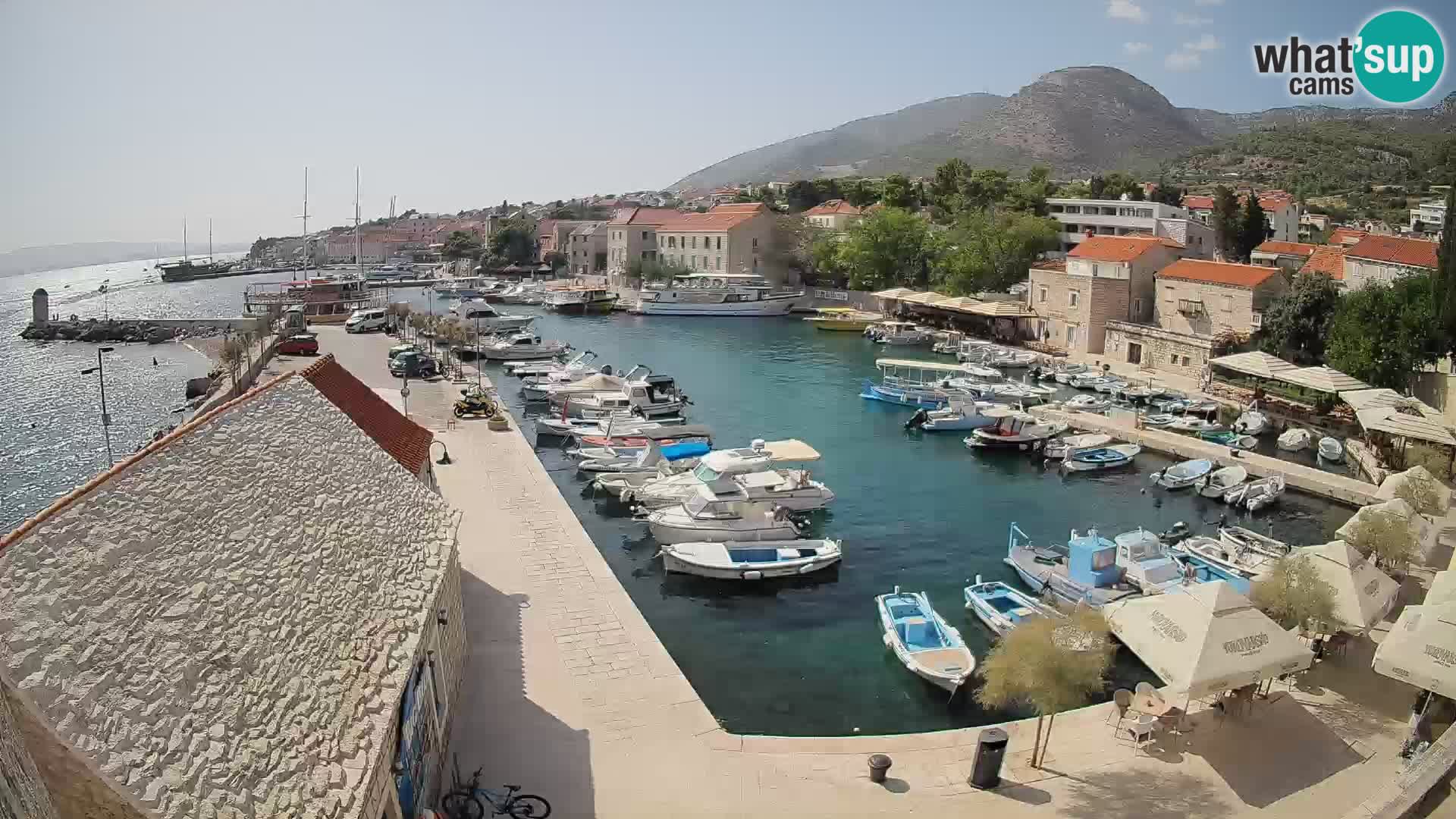 Webcam porto di Bol – Vista live sulla Riva e Marina