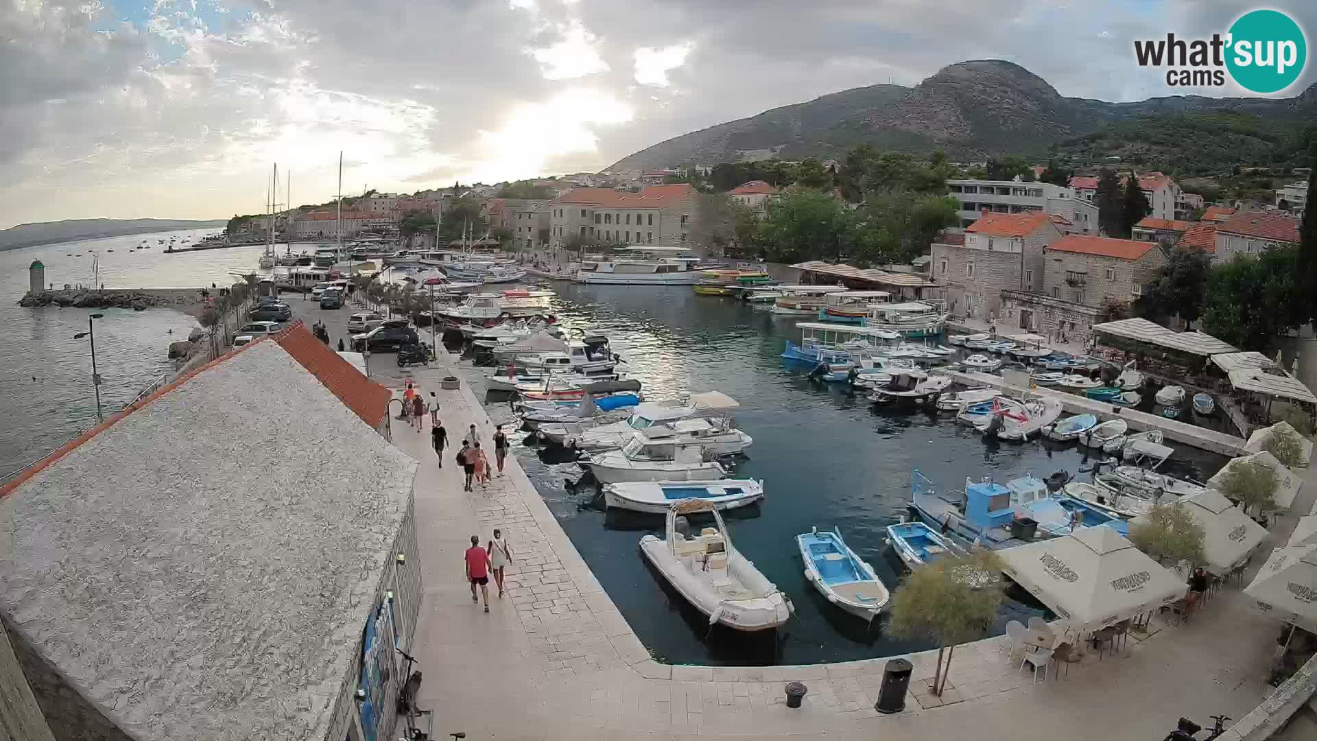 Webcam porto di Bol – Vista live sulla Riva e Marina