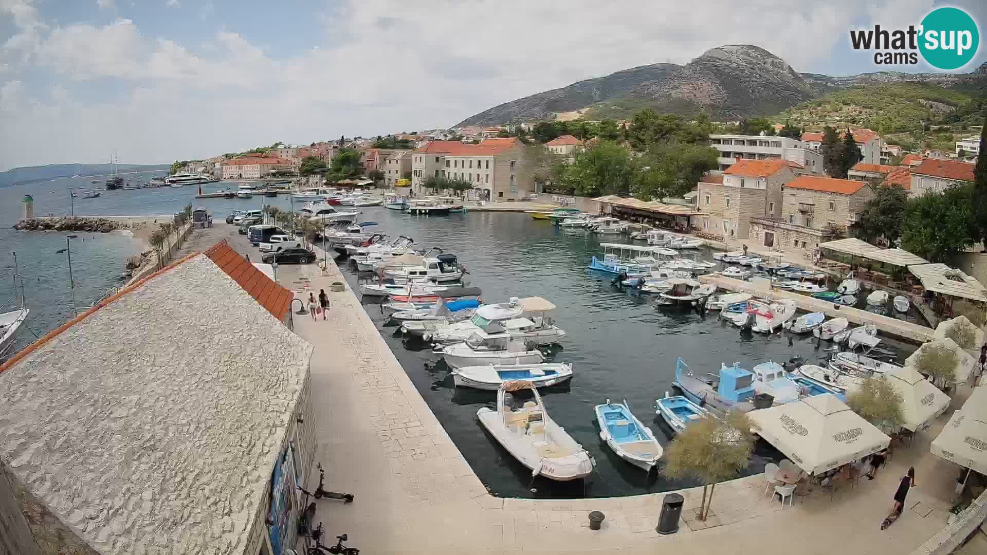Web kamera Bol Riva – Pogled uživo na luku i marinu