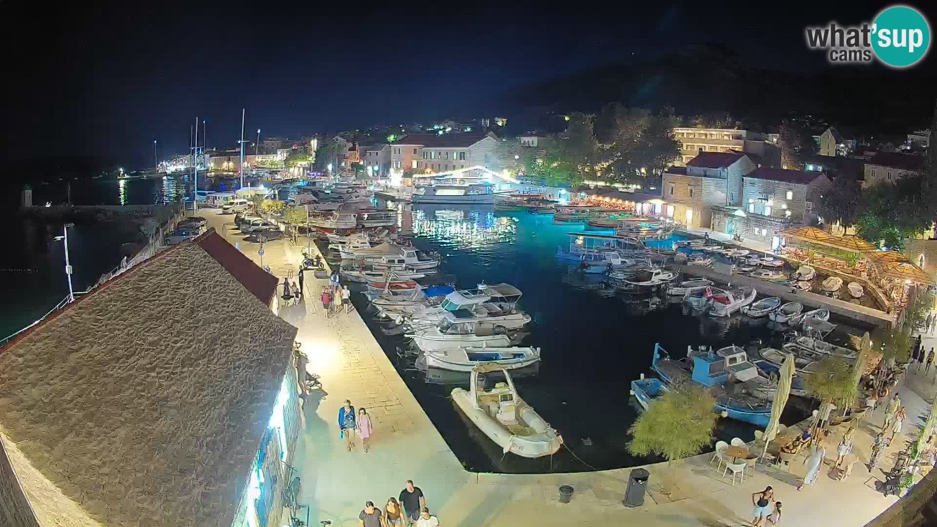 Web kamera Bol Riva – Pogled uživo na luku i marinu