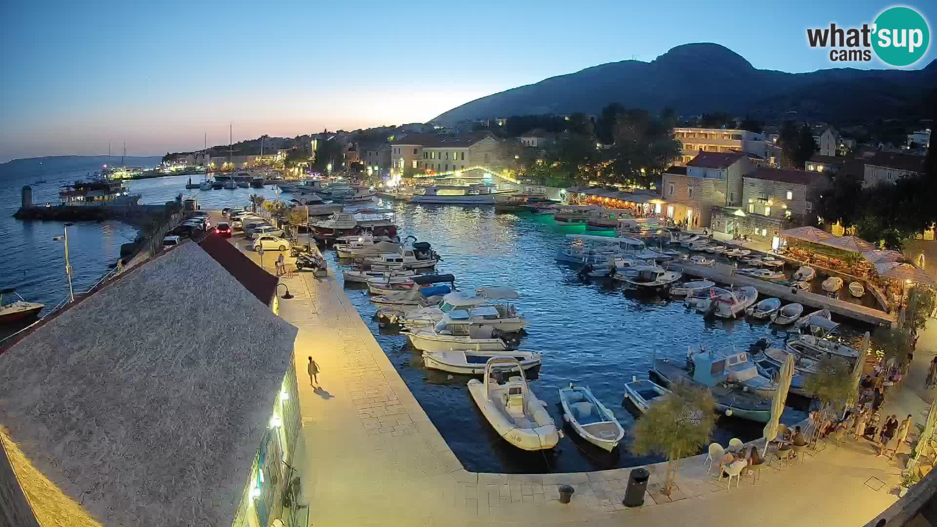 Webcam porto di Bol – Vista live sulla Riva e Marina
